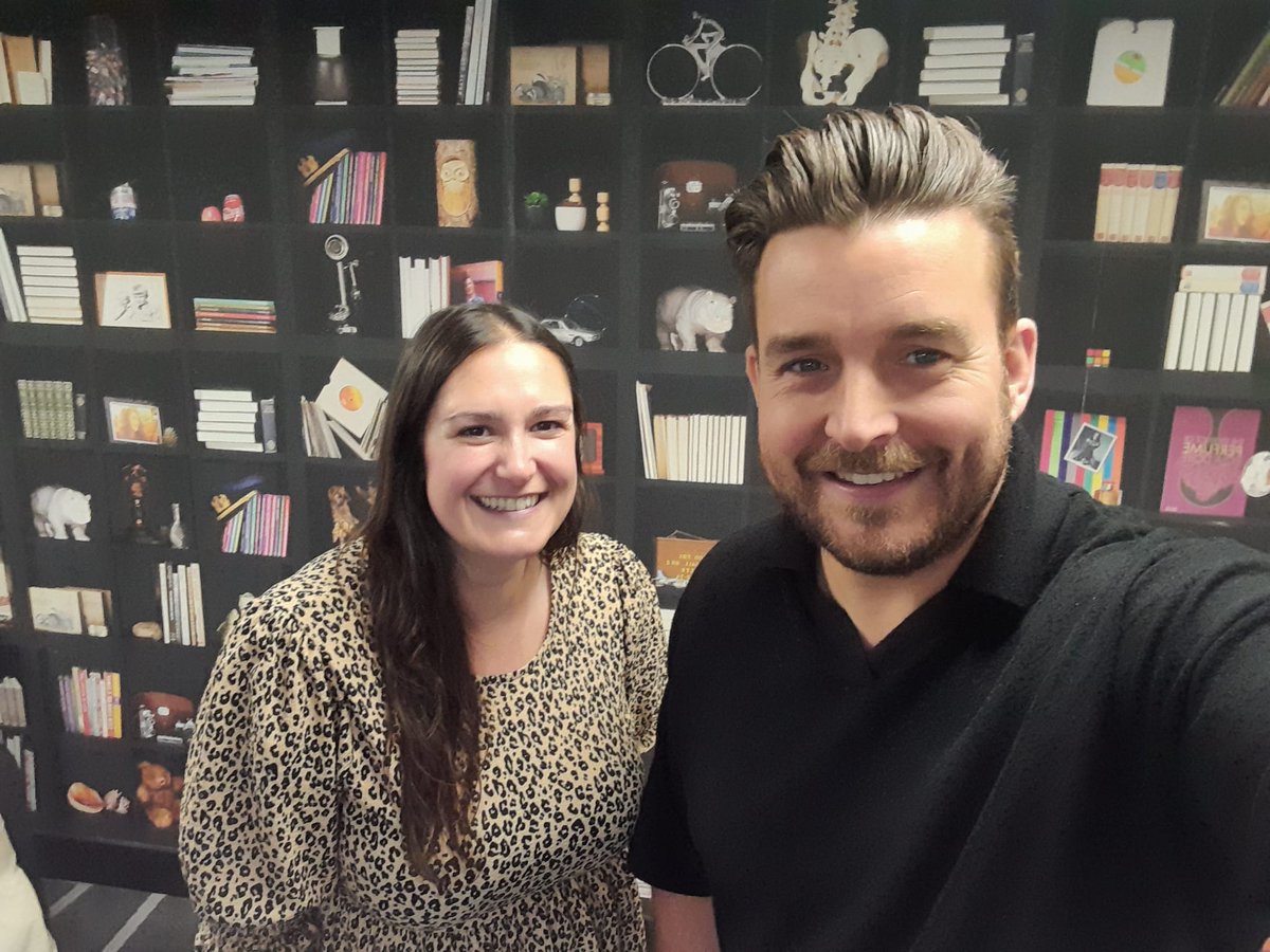 MosleyAcademy's tweet image. Miss Luce met her computing idol yesterday at a wonderful training course led by the man himself! @ICT_MrP #StarStruck #computing  #creativecomputing #teacherlife