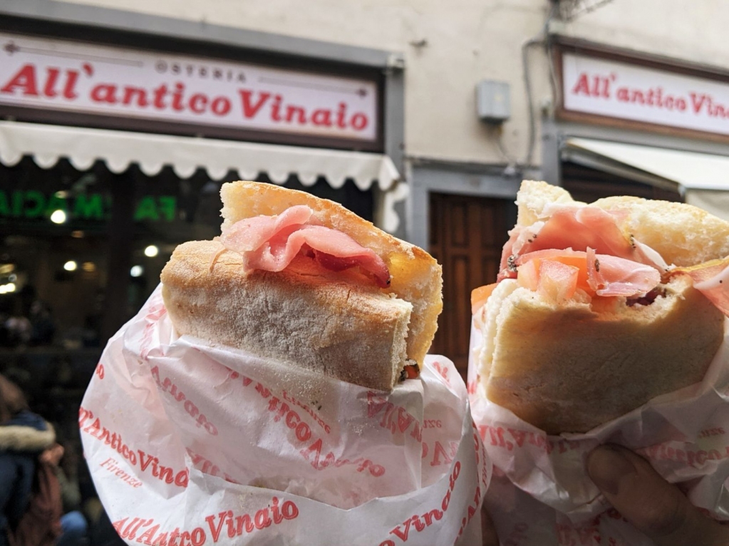 destinationflo's tweet photo. Che ne dici di una schiacciata all'Antico Vinaio?
#DestinationFlorence ti porta in un tour salta-fila per degustare in tutta tranquillità la schiacciata del paninaro più famoso e di successo al mondo.
Acquista l'esperienza qui:
https://t.co/9WG1N98Yre
#DestinationFlorence https://t.co/epCT8HuB2r