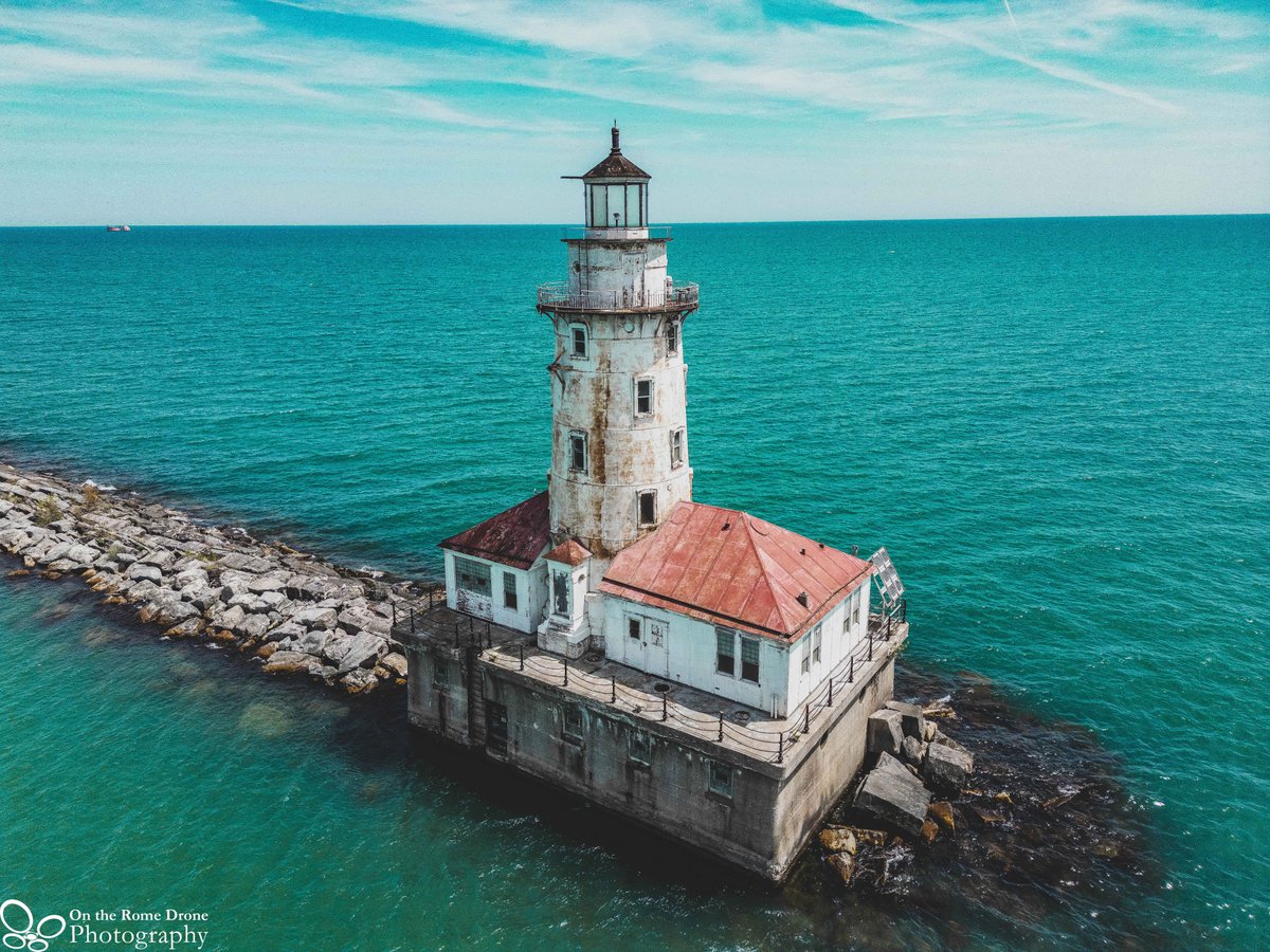 romanwarrenpho1's tweet photo. The Chicago Harbor Lighthouse.
#dronelife #drones #drone #droneoftheday #dronephotography #dronephotography #architecture #chicago #aerialphotography #djiminipro3 #wrigleybuilding https://t.co/forwGErgjU