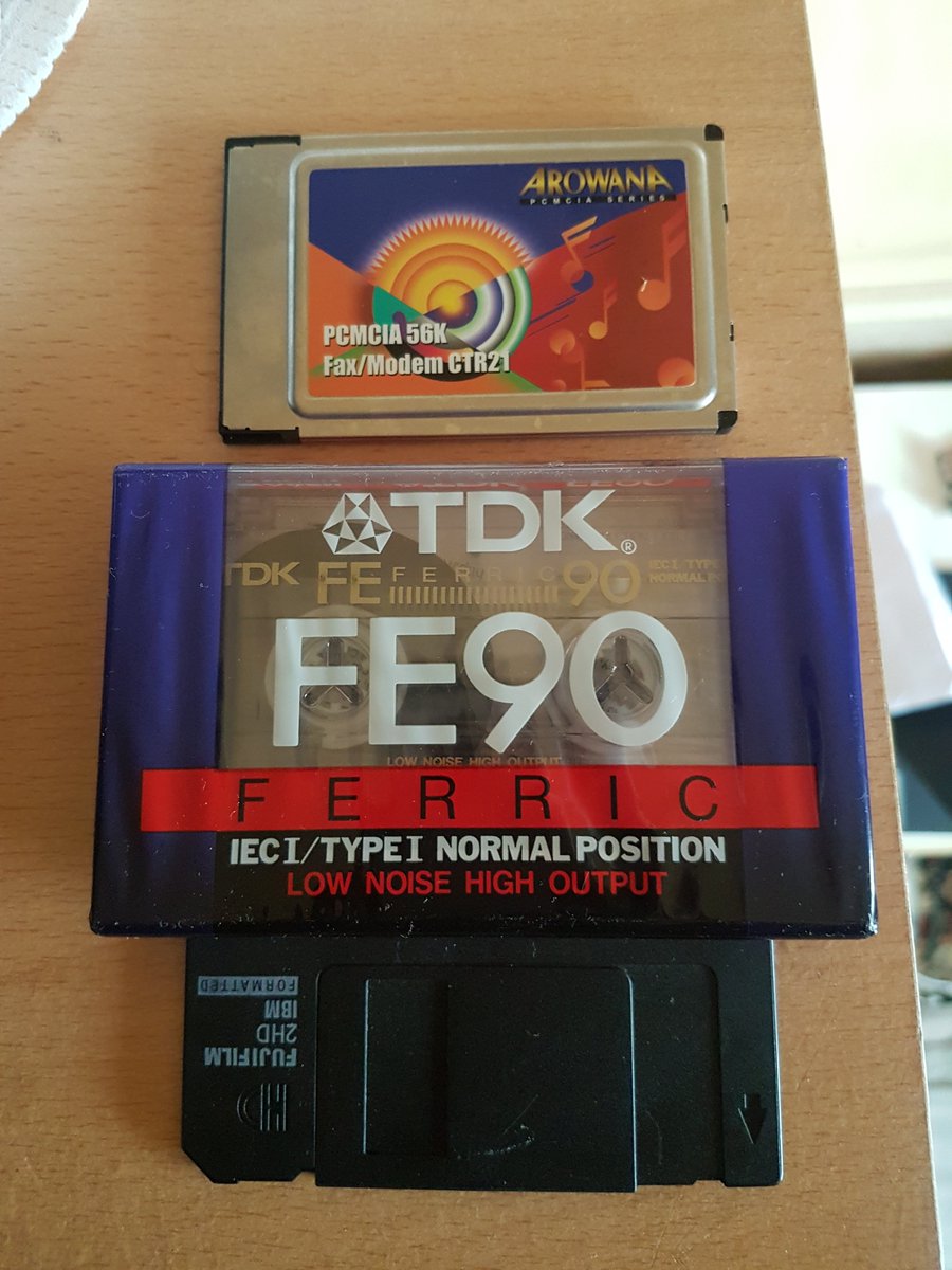 MyGarden_Uk's tweet image. Found these earlier.😁
Do you recognise these items?

@des_farrand 
#OldHat #OldTech 
#PastPassions #ObsoleteTech