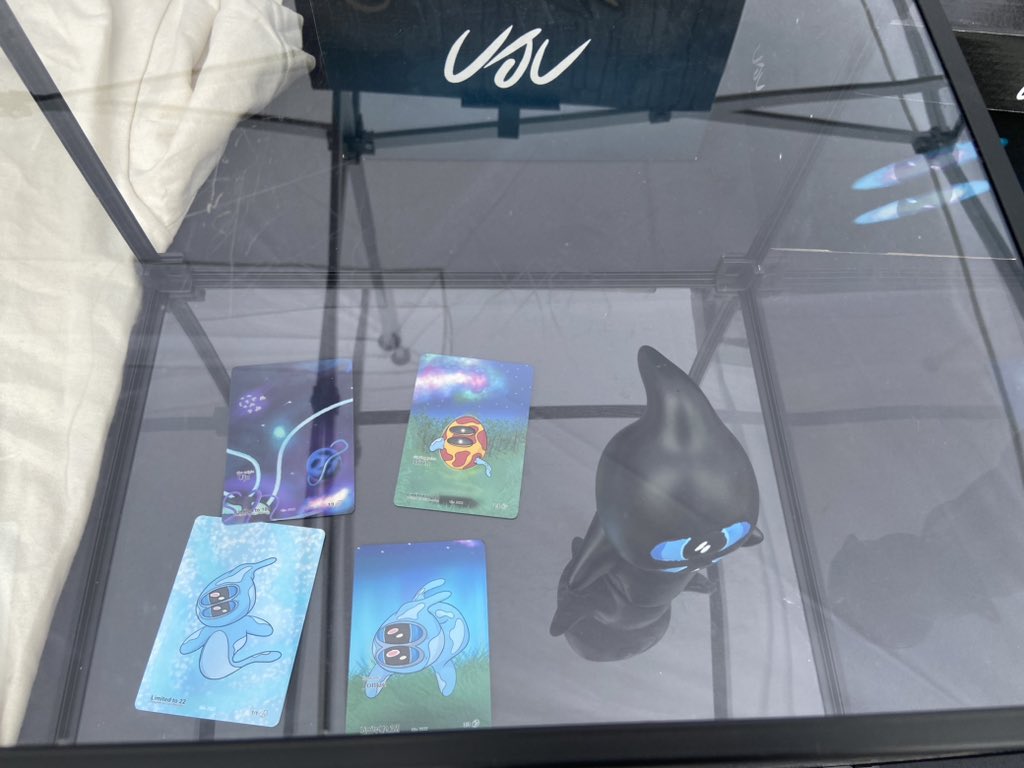 It’s a start, booth in Byward Market Ottawa 🇨🇦 showcasing my <a href="/Ujuvv/">Uju</a> products &amp; art