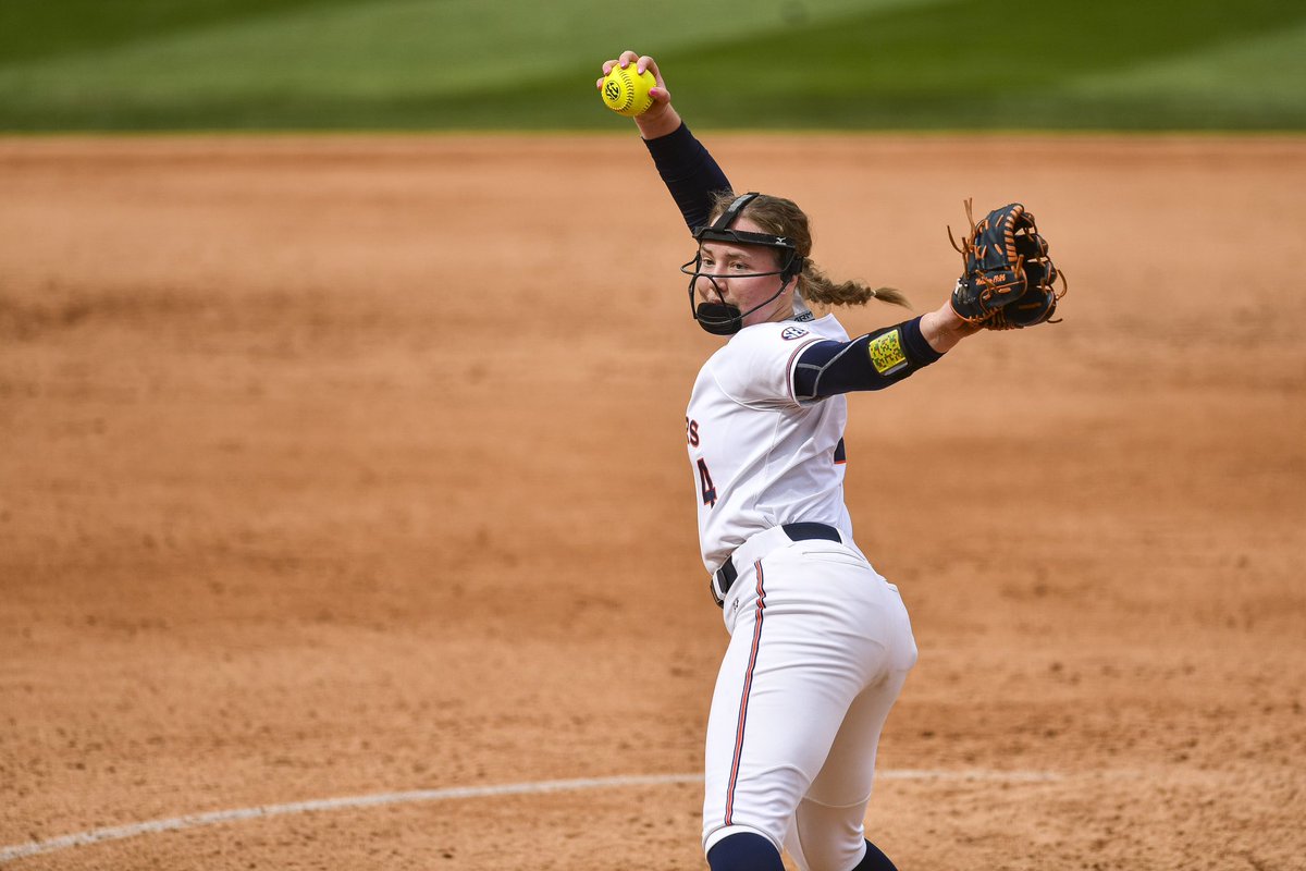 AuburnSoftball tweet picture