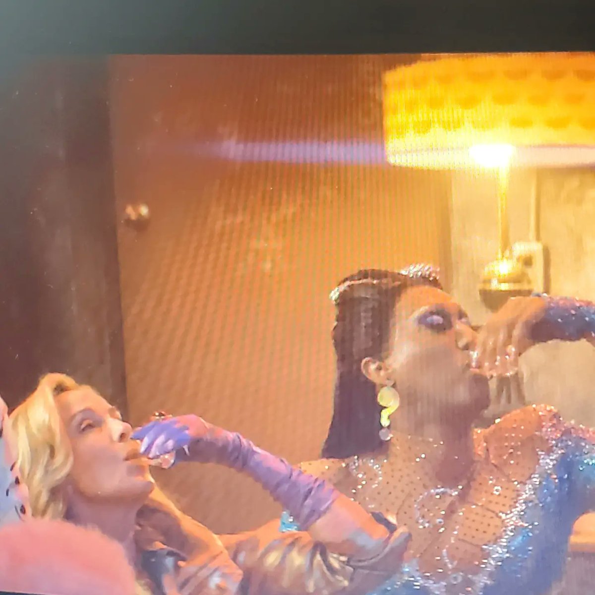 stevedegay's tweet photo. @thequeenpri aaaahhh I can't believe it !! With Kim Cattrall on #GlamorousNetflix DOING SHOTS https://t.co/J7OLi4kMf3