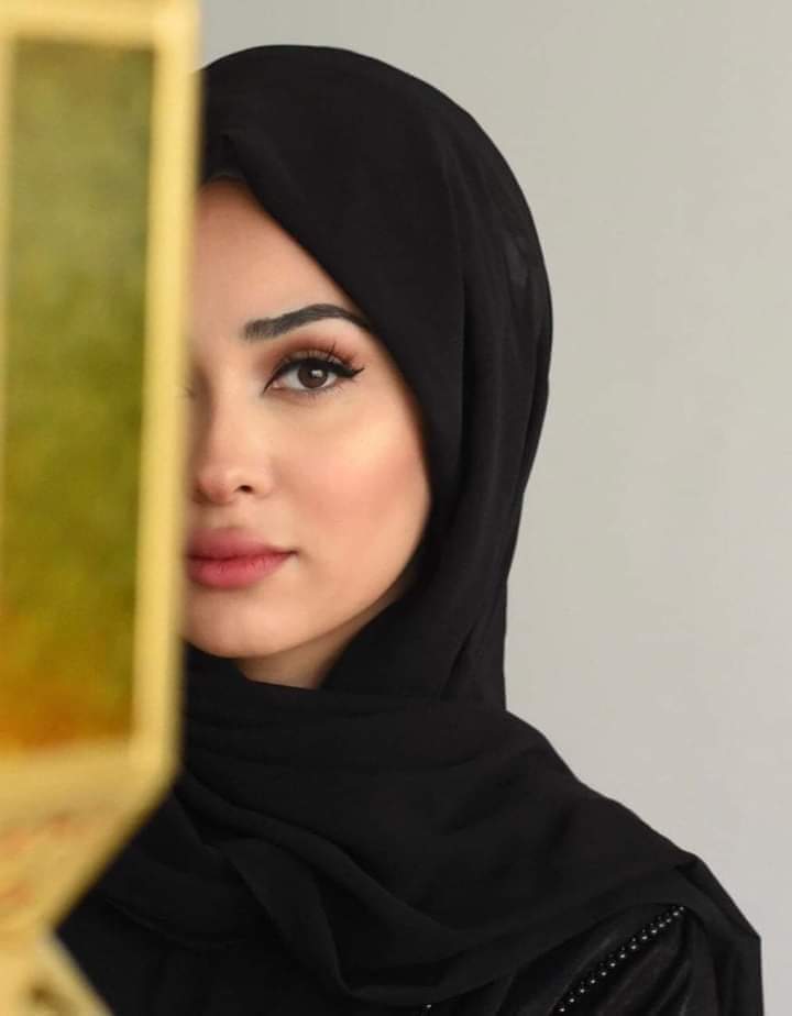 الأيام إثباتات لصدق العشرة..
والمواقف كاشفات لمعادن الناس..
والأفعال.. دلائل على على أصحاب الأقوال فقط..
والشدائد .. دروس تعلمنا حقائق من حولنا.. ومن
يستحق أن يبقى معنا.. ومن نقول له: تصحبك السلامة........🌹♥️🌹