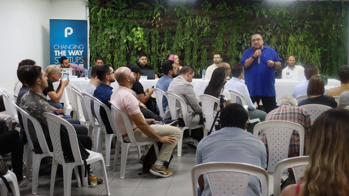 SourceMeridian's tweet image. Our rockstar developer and cloud master, Carlos Mora Restrepo, absolutely slayed last night at the Connect Medellín startup pitch contest. His presentation as a special guest was mind-blowing ✨🙌