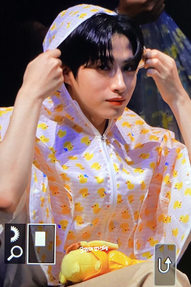creamypastel110's tweet photo. 230630 #숀뭉치

우비 입는 강아띠 투머치 큐티,,🥹

#시온 #손동주 #원어스 #ONEUS #XION https://t.co/alMhY0jKCK
