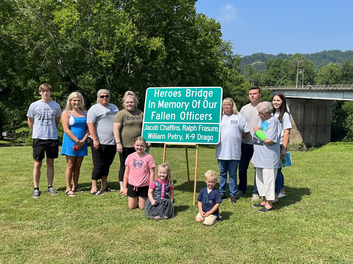 Today on this one year anniversary of 4 law enforcement officers killed in the line of duty in Floyd County, a bridge leading into Prestonsburg is renamed “Heroes Bridge” on their honor. #EyewitnessWV
