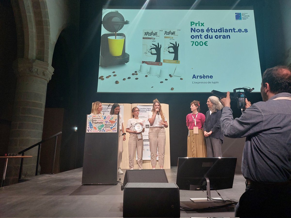 L'Institut <a href="/Carnot_AgriFood/">Carnot AgriFood Transition</a> a remis le prix "Nos étudiants ont du cran!" Arsène d'<a href="/oniris_officiel/">Oniris</a>! 1 boisson à base de lupin torréfié, alternative au café. Ces étudiantes ont eu le cran d'attaquer le marché du café en proposant 1 solution locale à impact carbone 200 X moindre!