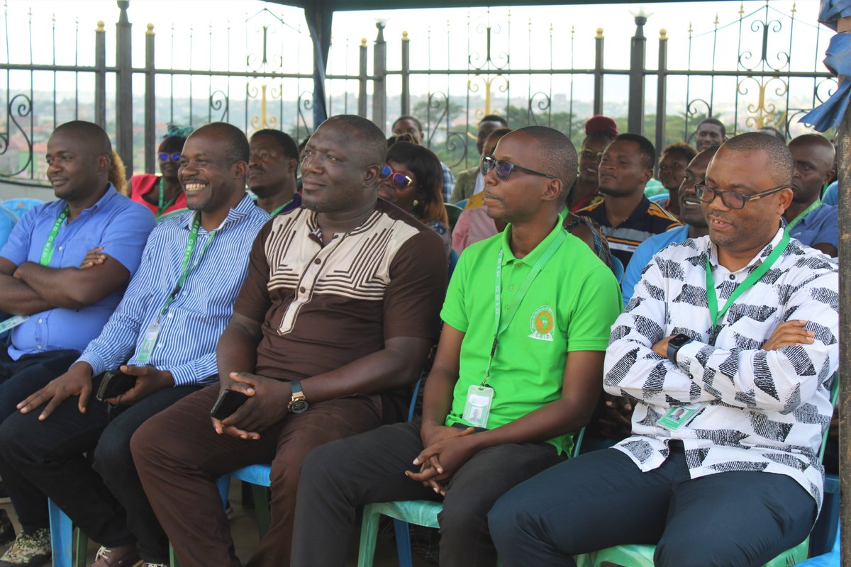 cam_crid's tweet photo. Dr. @leon_mugenzi, a Post-Doc research fellow at @cam_crid's , has been called to join Syngenta in Switzerland, and his farewell ceremony was held on Thursday, June 29th at the rooftop of CRID's building, located at Odza, Koulou Carrière, Yaoundé.
Congratulations to Dr. Mugenzi ! https://t.co/4EKy1mx23v