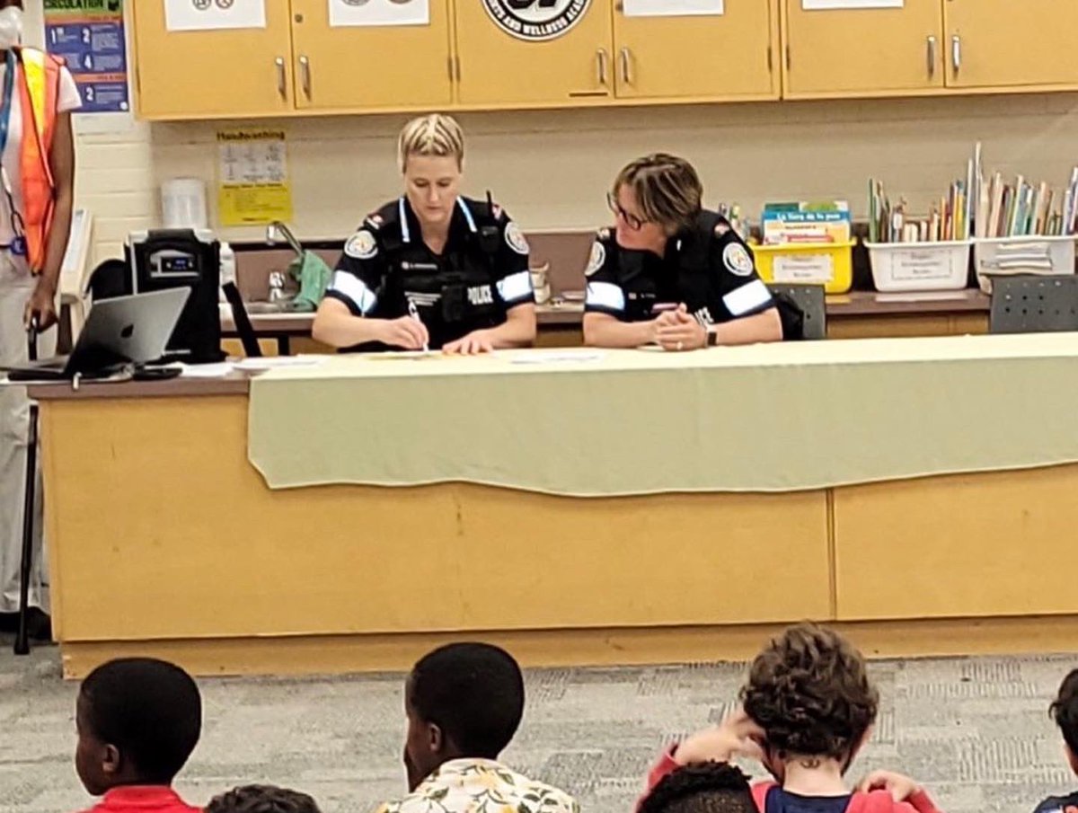 TheDanceCop's tweet photo. A great way to end the school year with two days of spelling competitions with classes from Carleton Village P.S. Thank you Mrs. MacVicar for the invitation and ProAction Cops &amp; Kids for your sponsorship!
@TPS11Div @TorontoPolice @tdsb
@COPSandKIDSca @westonpelhamnco #spellingbee https://t.co/8TwyH9tjGx