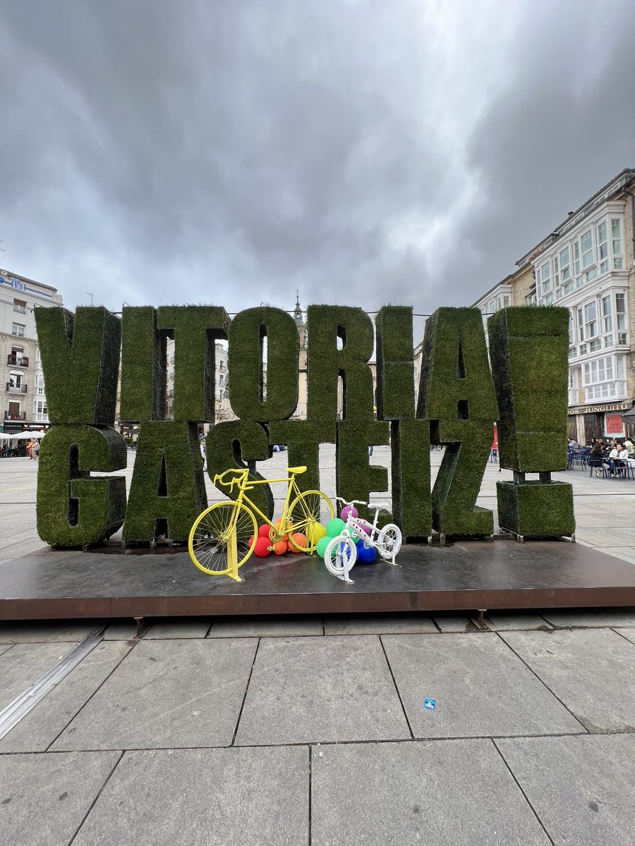 Alejandro J. Paredes (@paredesaj) on Twitter photo A great week at <a href="/upvehu/">UPV/EHU</a>, starting with a viva at <a href="/Farmazia_ehu/">Farmacia UPVEHU</a> in Vitoria, followed by a seminar at <a href="/ehu_kimika/">Kimika Fakultatea UPV/EHU</a> in San Sebastián to discuss exciting updates on our collaborations with <a href="/Calderon_Lab/">CalderonLab</a>! <a href="/pharmacyatQUB/">QUB Pharmacy School</a> <a href="/qubengagemhls_d/">Public Engagement MHLS</a> <a href="/QUBelfast/">Queen's University Belfast 🎓</a> A great week at <a href="/upvehu/">UPV/EHU</a>, starting with a viva at <a href="/Farmazia_ehu/">Farmacia UPVEHU</a> in Vitoria, followed by a seminar at <a href="/ehu_kimika/">Kimika Fakultatea UPV/EHU</a> in San Sebastián to discuss exciting updates on our collaborations with <a href="/Calderon_Lab/">CalderonLab</a>! <a href="/pharmacyatQUB/">QUB Pharmacy School</a> <a href="/qubengagemhls_d/">Public Engagement MHLS</a> <a href="/QUBelfast/">Queen's University Belfast 🎓</a>