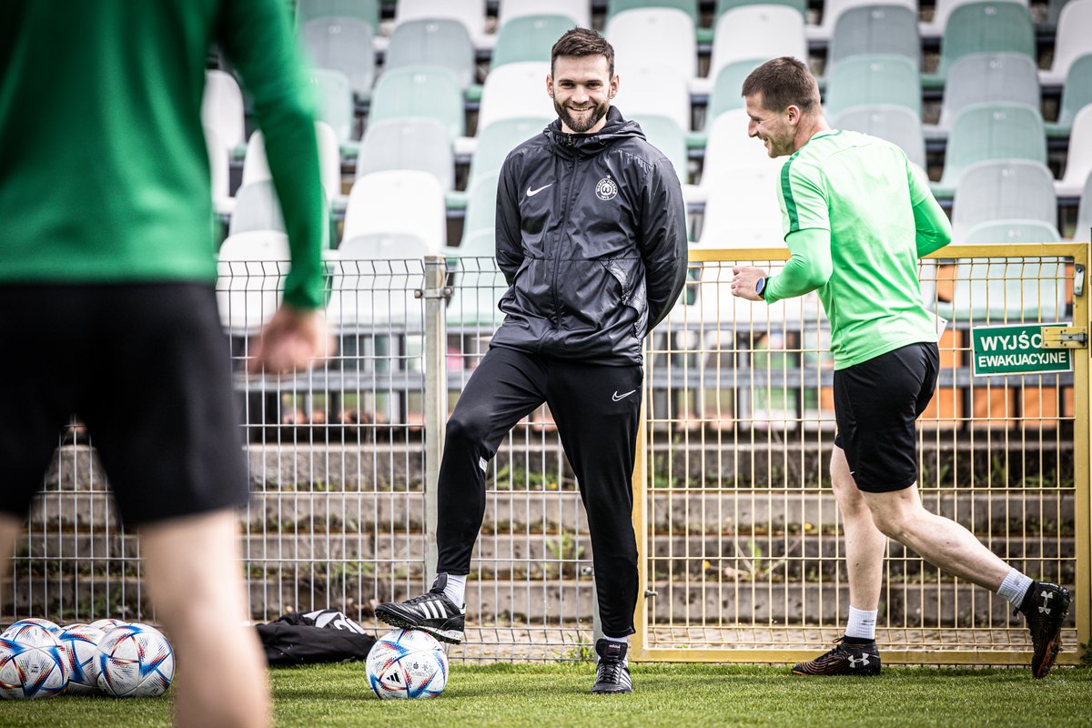 Z końcem czerwca kończy się mój kontrakt z <a href="/WartaPoznan/">Warta Poznań</a>. 
To był naprawdę WARTOściowy czas. 
Jestem dumny, że mogłem być częścią tego Klubu 💚
Dziękuję wszystkim z kim miałem okazję współpracować przez te dwa lata.
Do zobaczenia! 👋