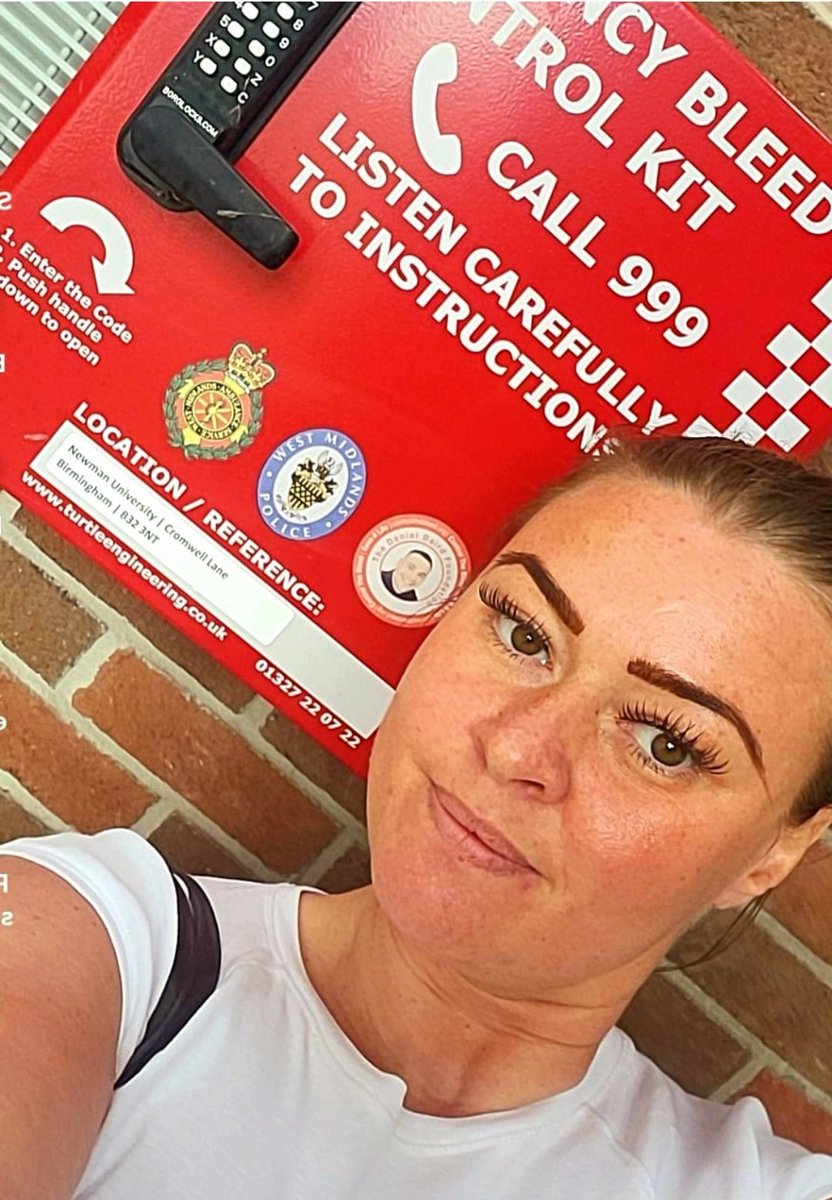 Our lovely @_RaeRae99 at Newman University today where @TheDanielBaird1 replaced the recently used #ControlTheBleed🩸kit #SavingLives #communitysafety @IanGreenWMP @G_MorrisWM @LawrenceBarton1 @Zoebish1 @TurtleEng @NewmanCrim @hollybaird_x @mcloughlin147 @cummins23 @kerry_baird