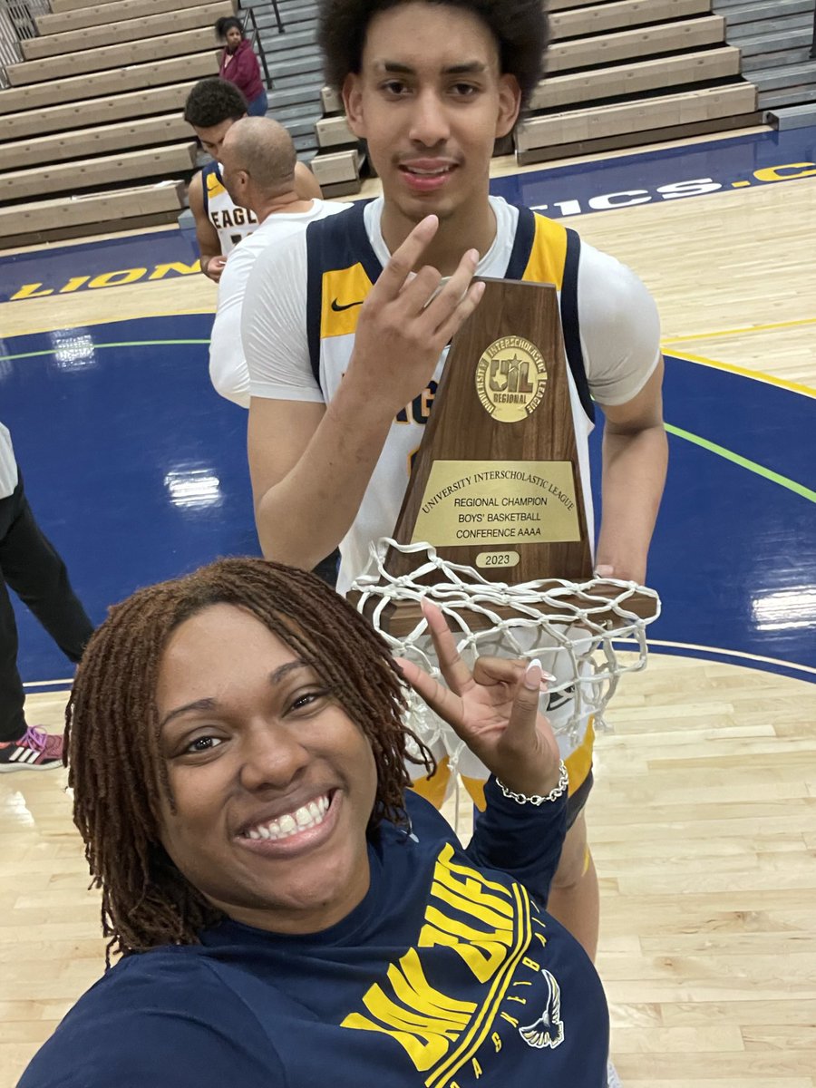 Happy 17th birthday to my guy <a href="/DoryanChekwa/">Doryan Onwuchekwa 🦧</a> 💪🏾💪🏾💪🏾
#winnerscircle