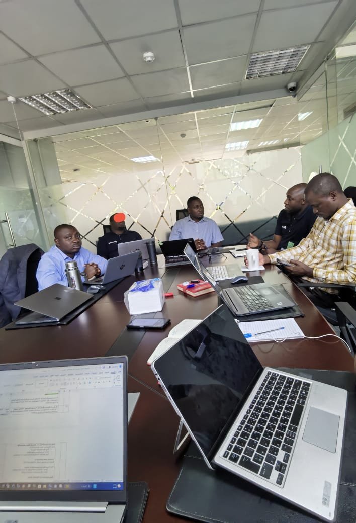 Winding up the week with with strategic scrum meetings. At Pivot Pay, we think, strategize and act! 

Building an African Neo- Bank! 

Save, Spend and Send with Pivot Pay App. 

 #building #bank