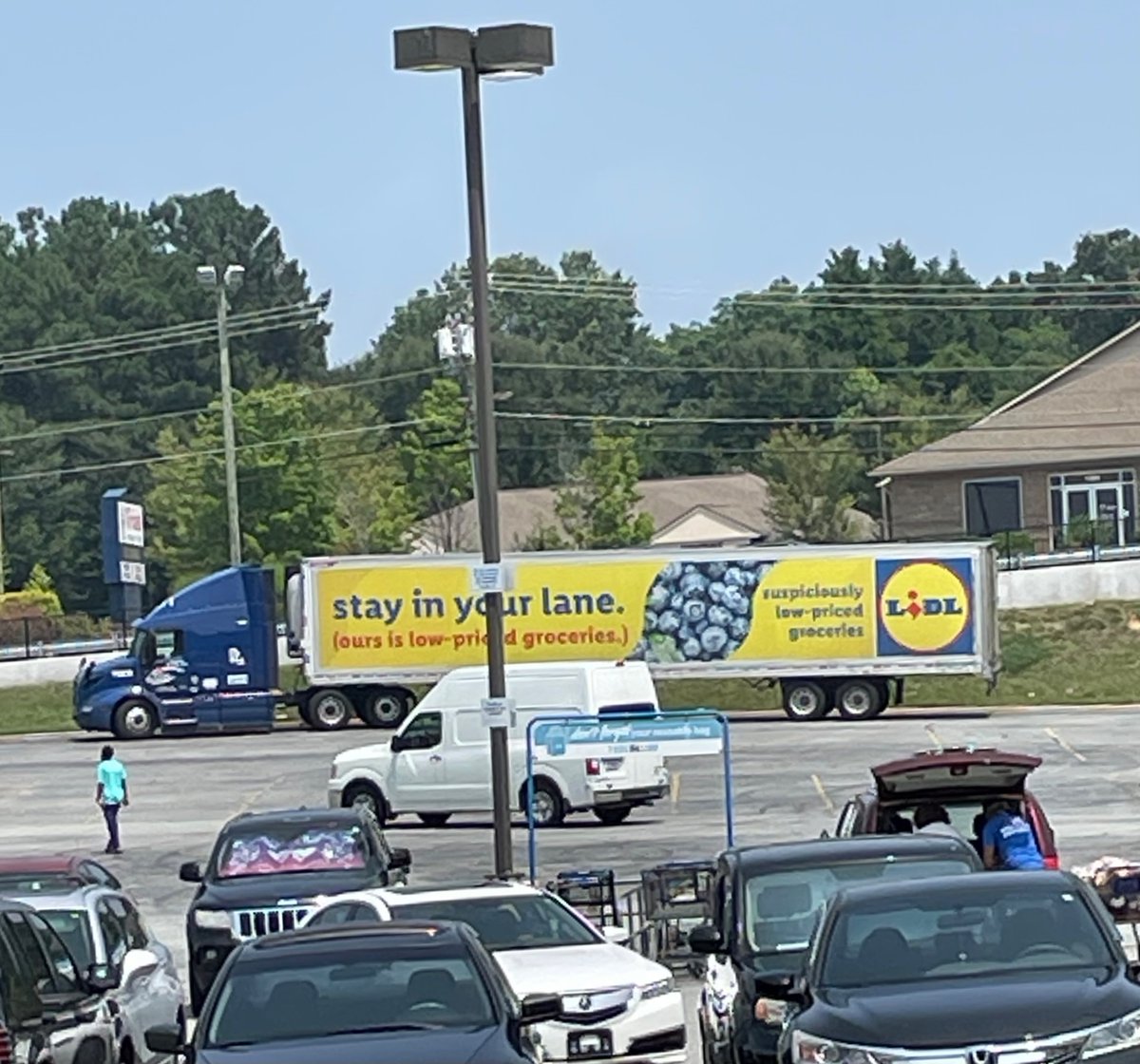 One day after opening a new store, a Lidl truck “breaks down” in a #foodlion parking lot down the street.
Poaching grocery customers is #Lidl dick energy methinks???