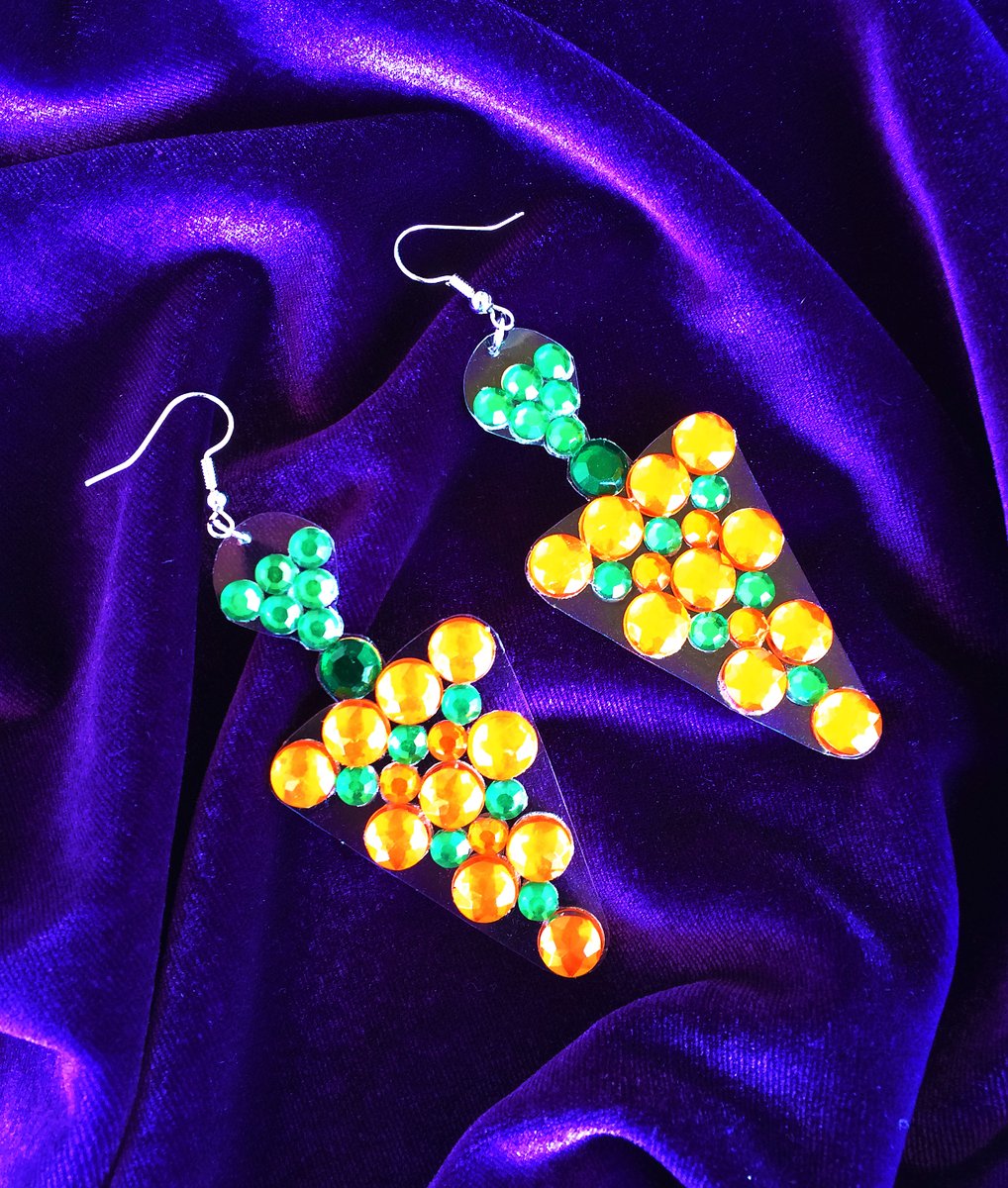 Sun Grapes #rhinestoneearrings #burlesquejewelry #danglerarrings #dropearrings #ravejewelry #statementearrings #giftforher📷etsy.com/ca/shop/Jewelr…
