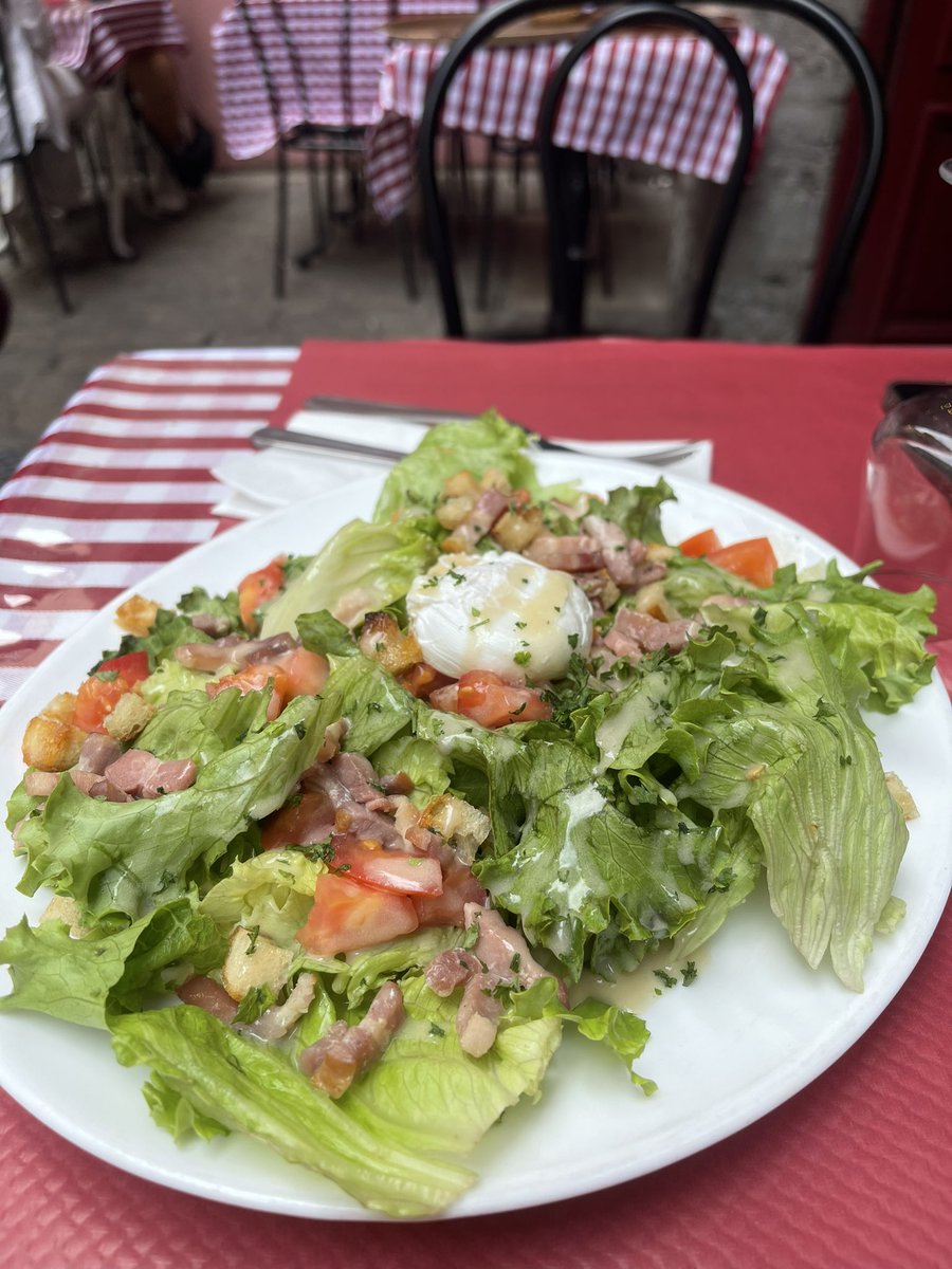 Dee6416's tweet photo. When in Lyon https://t.co/1sBNxhrvZO