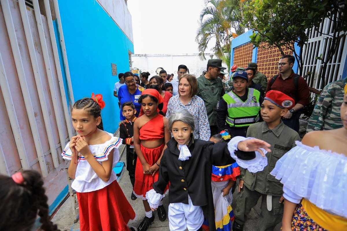 #Ahora | Vicepresidenta Sectorial de Ciencia, Tecnología, Educación y Salud, <a href="/Gabrielasjr/">Gabriela Jiménez</a> explica que la U.E.N.B Crucita Delgado cuenta con una matrícula de 382 estudiantes

 #ForoDeSaoPauloEsIntegracion