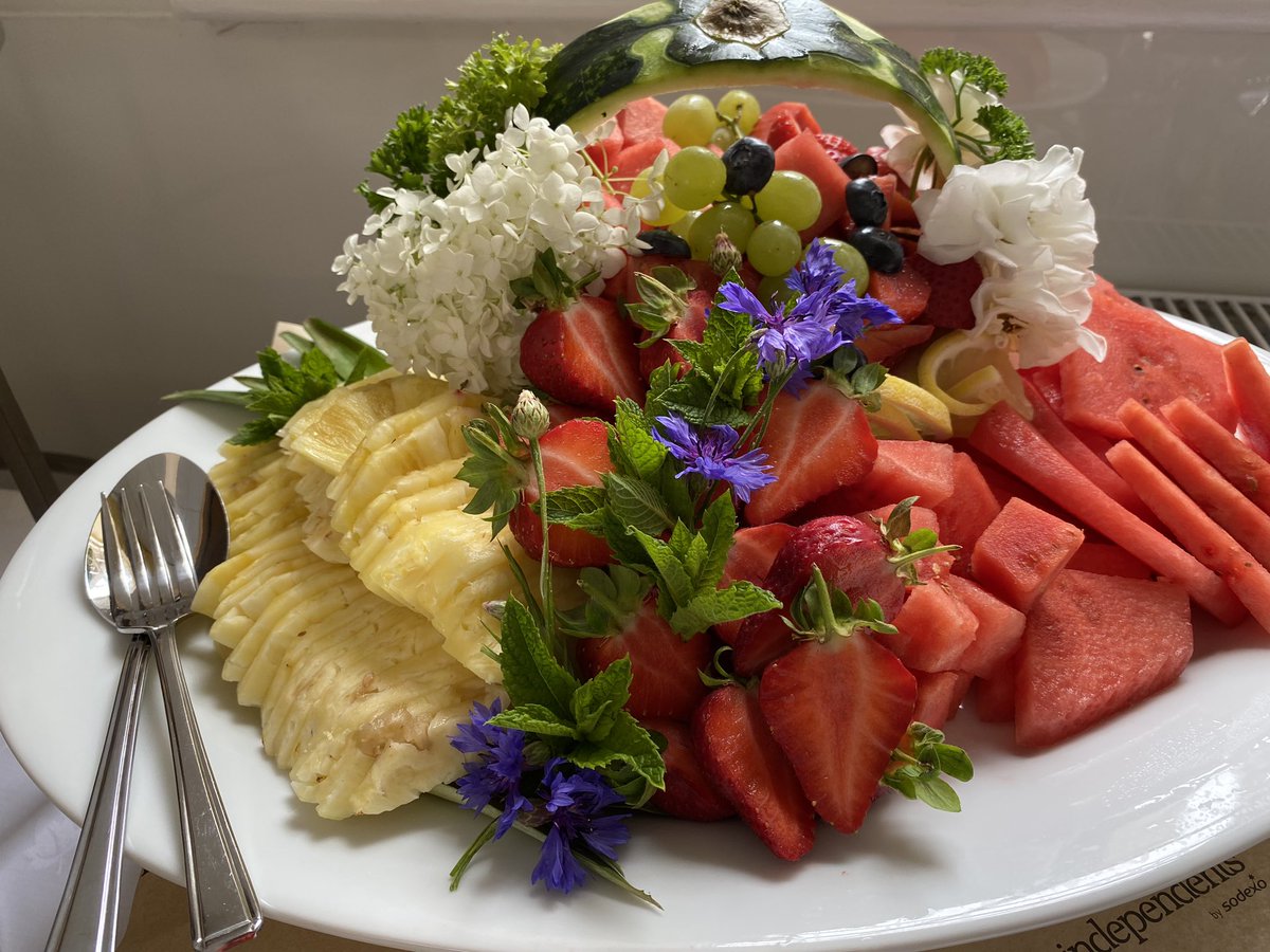 liz Colbourne tweet media