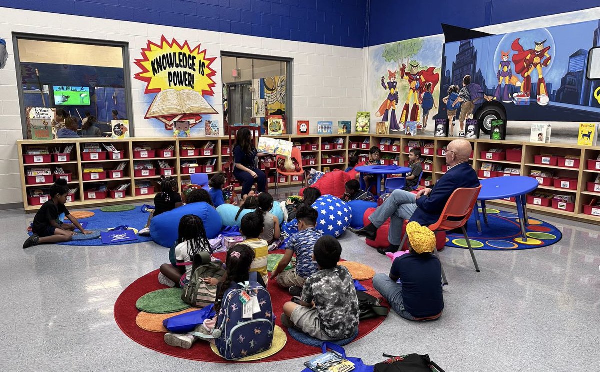bgcghouston's tweet photo. What a fantastic way to continue our #bgcaweek celebration! The @CuriosityCruis1 stopped by our brand new @BushHoustonLit library to deliver brand new books to our Club members. Everyone enjoyed read-aloud time as well.
#SpaceCitySummer https://t.co/4pJkgIT8fu