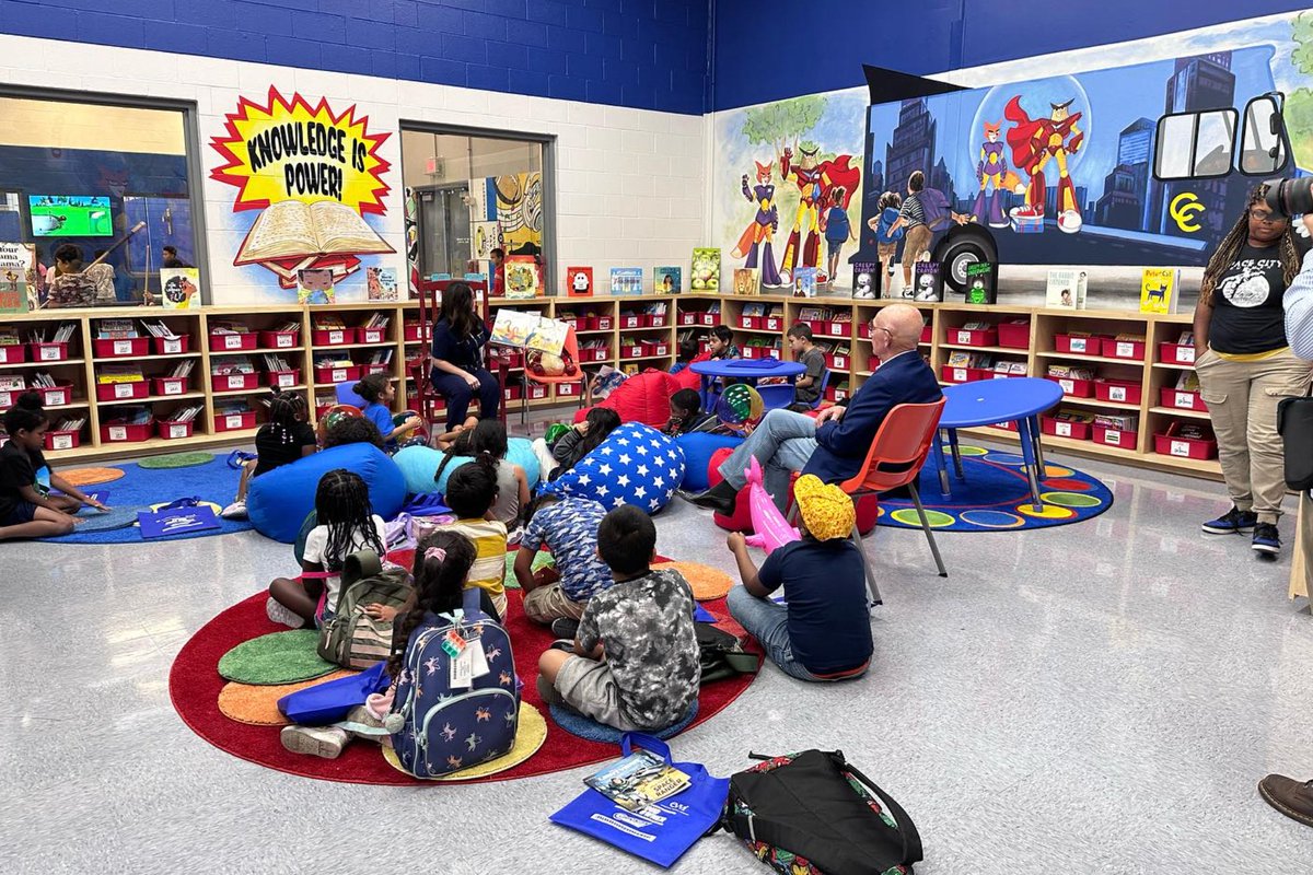 bgcghouston's tweet photo. What a fantastic way to continue our #bgcaweek celebration! The @CuriosityCruis1 stopped by our brand new @BushHoustonLit library to deliver brand new books to our Club members. Everyone enjoyed read-aloud time as well.
#SpaceCitySummer https://t.co/4pJkgIT8fu