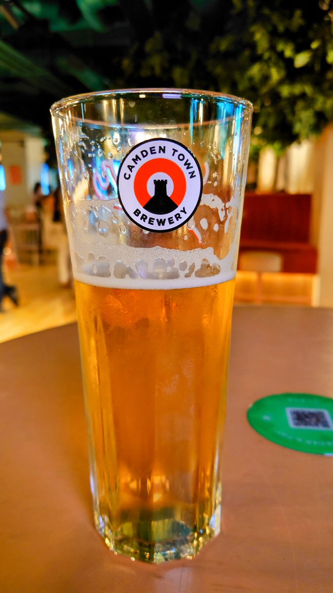 DaveRocket7's tweet photo. Friday again, isn't it. Absolutely no will power. Anyways, I'm worth it ๐ #beenalongweek #quinsbeerclub #mmmbeer https://t.co/hrFYjPC9ti