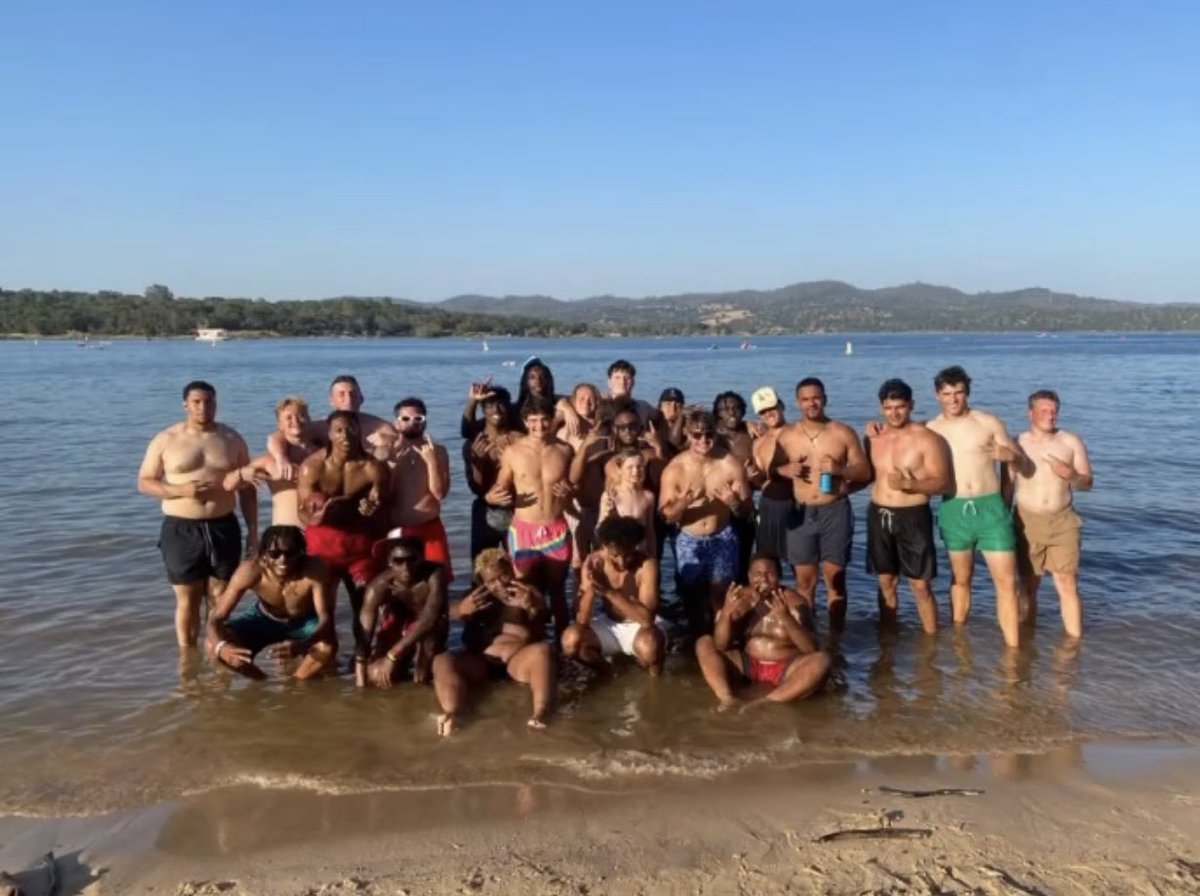 It’s More Then A Brotherhood! From On The Field To The Lake…Who You With! 

Smart ✅
Tough ✅
Dependable ✅

#BeaverBall #BuiltBeaverTough #Allin #NPH