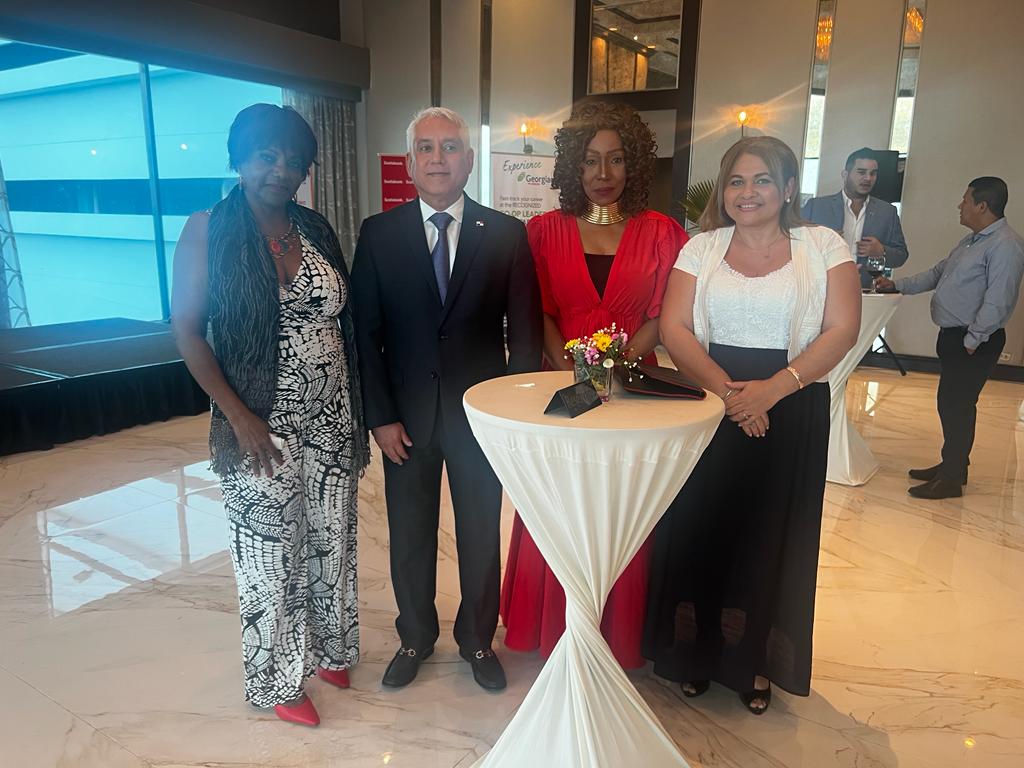 fonamupp's tweet photo. La tarde de ayer, asistimos, por invitación de S.E. Kim Ursu, Emb Canadá en Panamá, a la celebración del Día Nacional de Canadá, celebrado en el Hotel InterContinental Miramar.

Por #FONAMUPP asistieron Dalila Mosquera, presidenta y Mariela Muñoz, secretaria de Organización. https://t.co/CjydFhBgY4
