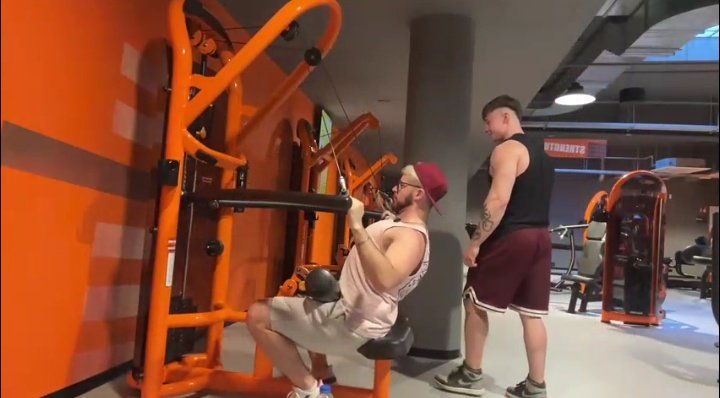 La cobra en un gimnasio pidan un deseo