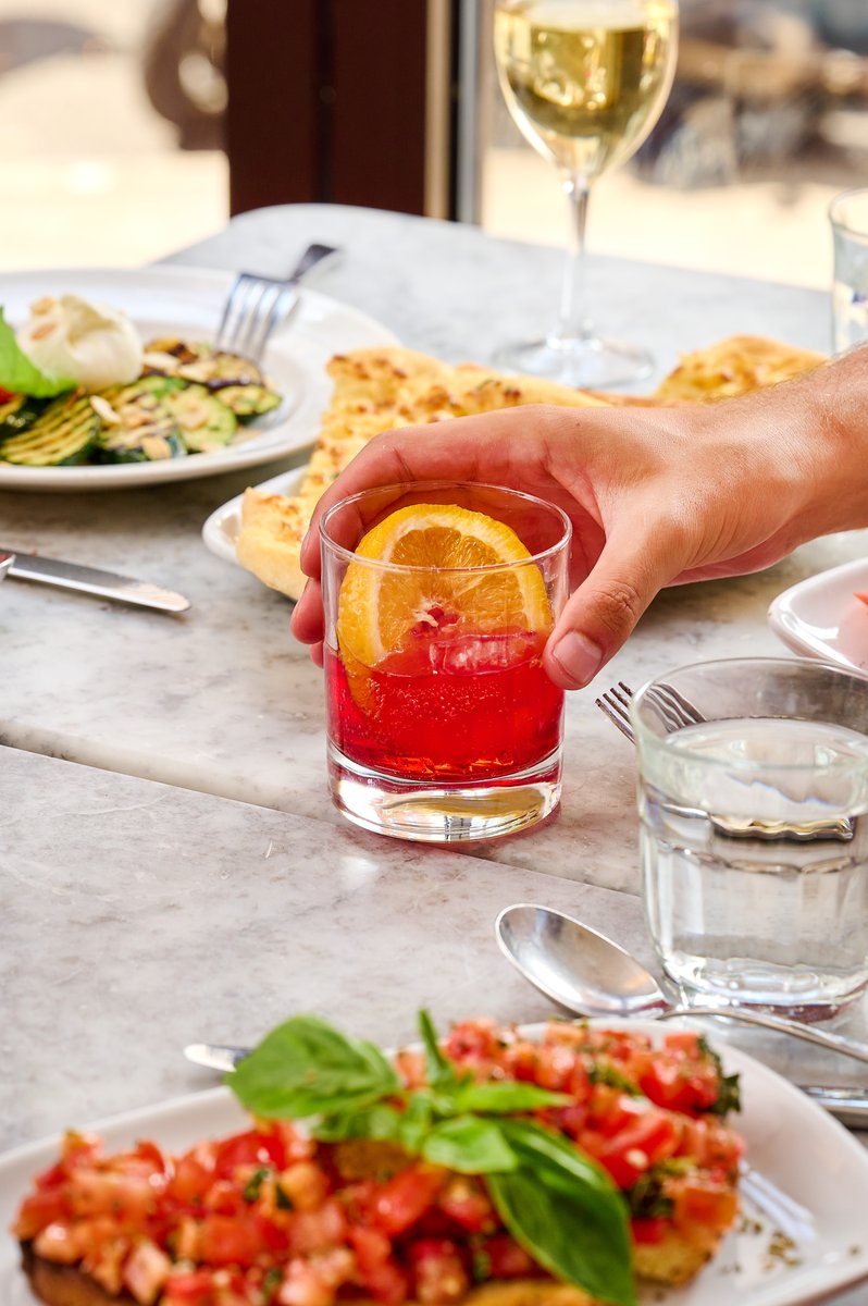 It's payday, the weekend is almost here, and we can't think of a better way to spend it 🍹