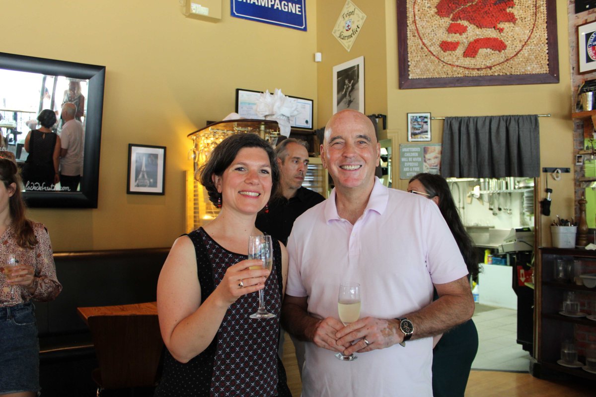 FedeFrancoCB's tweet photo. La communauté francophone de Vancouver célébrait hier l'adoption de la loi sur les langues officielles modernisée. Le parcours jusqu'à présent est rappelé avec joie et bonne humeur, grâce à la contribution des organismes pour la francophonie.👏

#frcb #polcan https://t.co/V8xvLAphXP