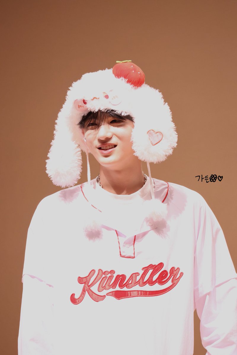 230630

페이스체인 손수 제작한 보람이 있다..😭🫶

#LUN8 #루네이트 #지은호 #Eunho