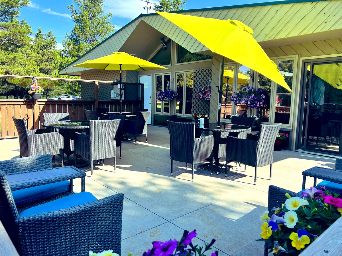 Look who got a makeover! Beat the heat and and relax with an ice cold bevy on the patio after your round, or before, or even if you’re not going golfing…
#golfcypresshills #golftheunexpected #cypresshillsinterprovincialpark #saskparks #exploresask #relaxandunwind