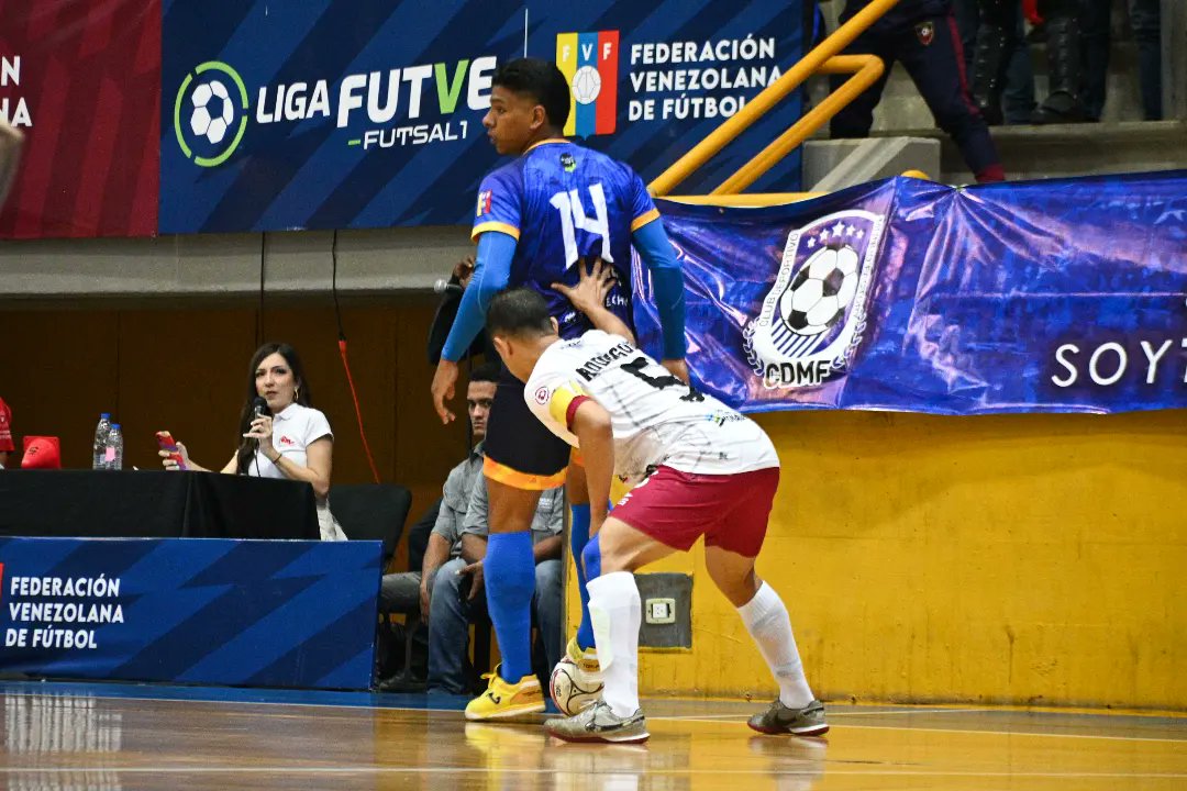 dasilvafutsal's tweet photo. #FutsalTV | #LigaFutveFutsal1
Se disputaron dos partido pendientes en los cuartos de final de la @LigaFUTVESala
En Caracas hubo goles, emoción y gran nivel en un partido donde @MonagasFutsal supo remontar un marcador de 3x1 y arrancarle un empate a #MundoFactory (...) https://t.co/QfWE3ceZ1Y