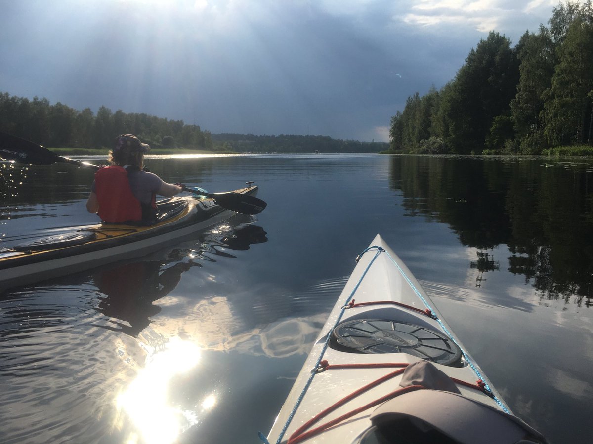 Tänään Vanajavedellä meloessa oli kirjaimellisesti tyyntä myrskyn edellä. Kyllä melominen on hienoa hommaa! #Vesikot ⁦<a href="/WeLoveHame/">We ♥️ Hämeenlinna & Hattula & Janakkala 🇪🇺</a>⁩