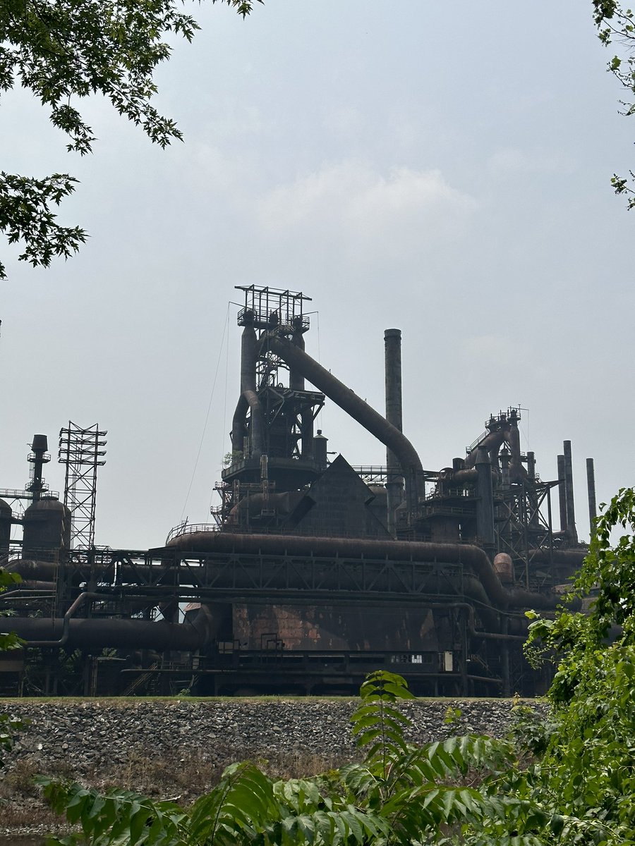 NatashaSwartley's tweet photo. So cool living in such deep rooted American History-
#dlcanal run by #steelstacks of Bethlehem. One of the biggest steel manufacturers in hits hay day! And #canallocks along the route.
@VisitBethlehem @LehighValleyPA @SteelStacks #primalathlete #primalruncoaching #ultrarunner https://t.co/9CpTdJQSiV