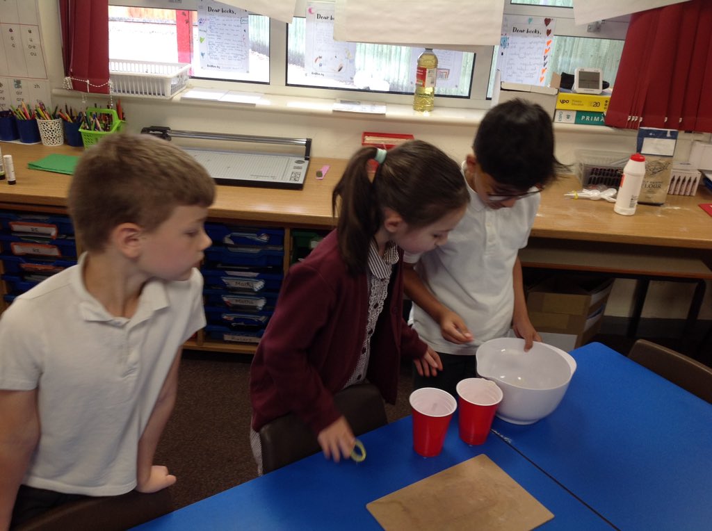DunstansPrimary's tweet photo. Year 2 have really enjoyed making their own play dough and changing the texture and colours. 

#ScienceAtStDunstans #ScienceWeek  #TolkSci23 https://t.co/Z144fSUDCD