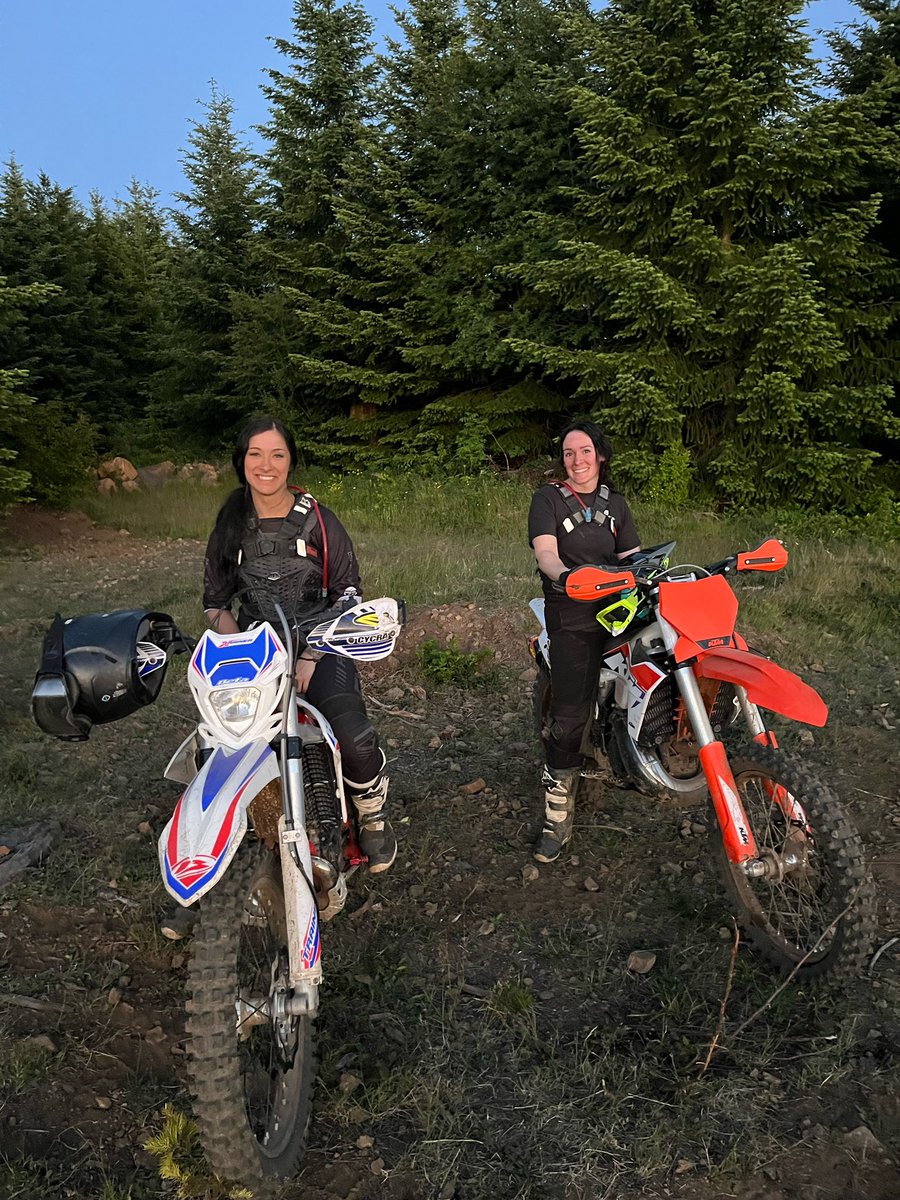 mikiahstrouse's tweet photo. Thankful to be surrounded by people who love dirtbikes and woods riding just as much as me https://t.co/g5HviQVdou