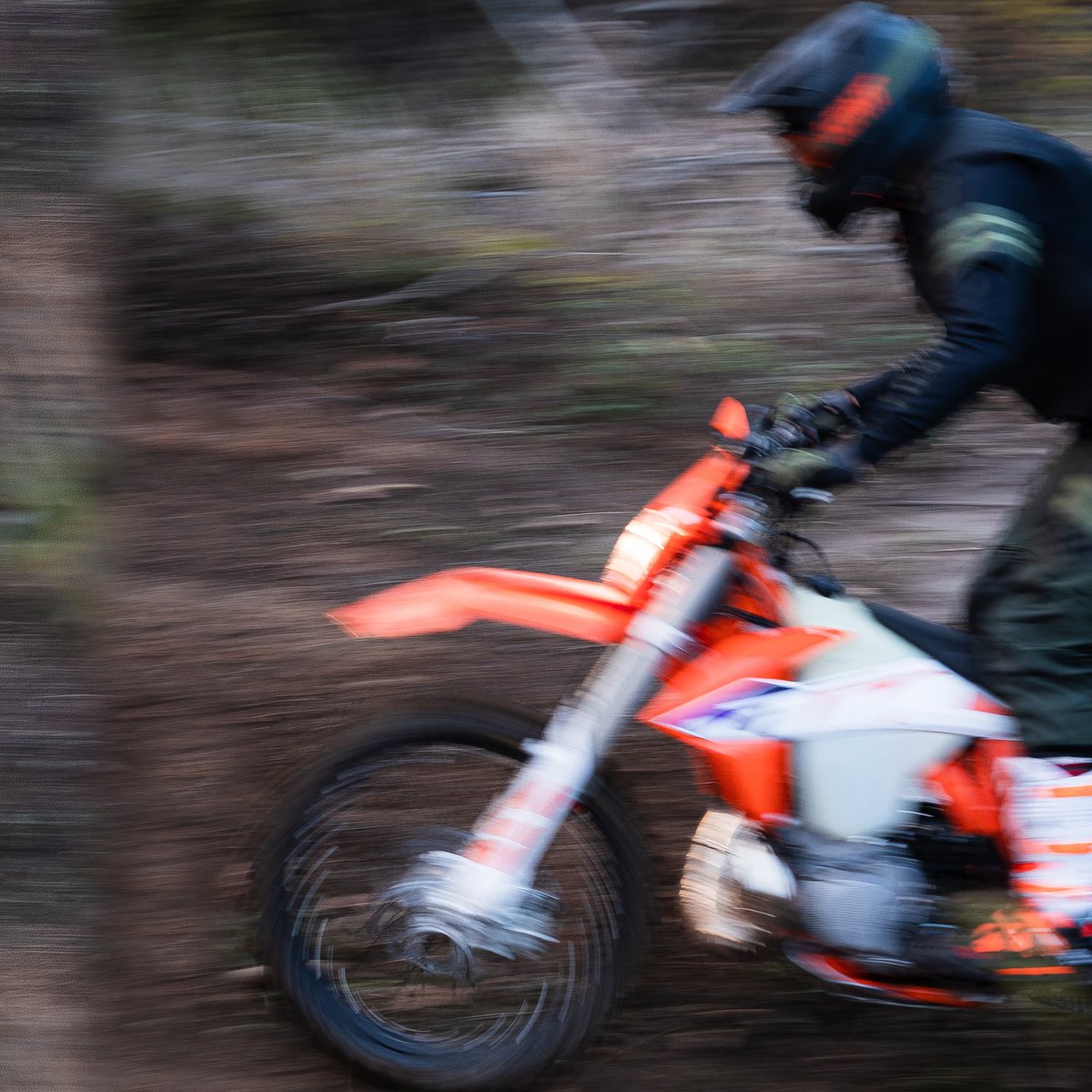 Always on the move⚡️💨

#onlydirtfans #odf #builtdifferent #braap #enduro #dirtbike #motocross #mx #ktmofficial #endurocross #ktmlove #offroad #hardenduro #2stroke #dirtbikes #moto #ktm #motolife #motorbike #adventure #ktmholics #bikelover #rider #riders #motorbikelife #onthemove