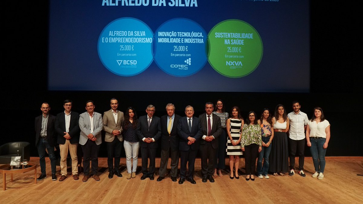 Hoje celebramos o Prémio de Investigação Alfredo da Silva! A iniciativa reuniu a @de_fundacao e a NOVA.🌟 O vencedor do Prémio Sustentabilidade na Saúde foi BioMade4U, liderado pela investigadora Christiane Laranjo Salgado, do @i3S_UPorto. Parabéns!!!