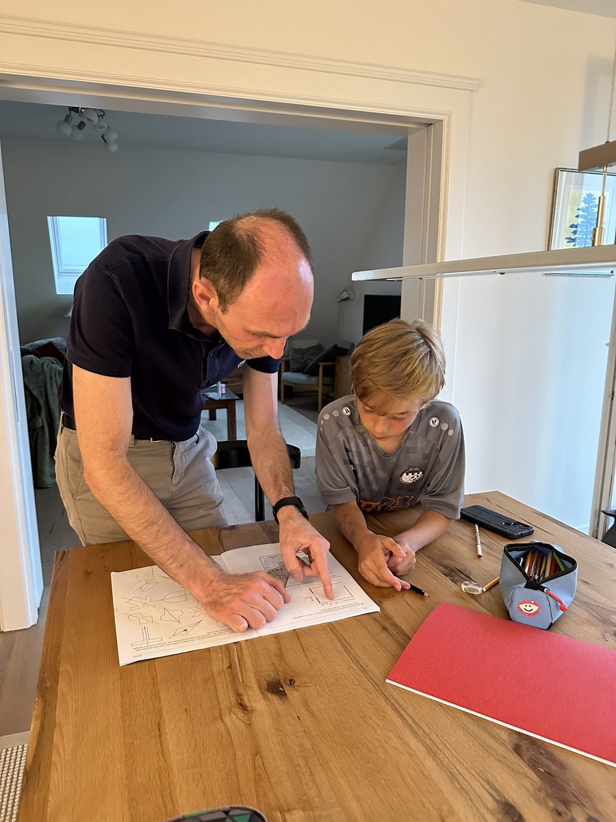 Diana Santelia tweet media