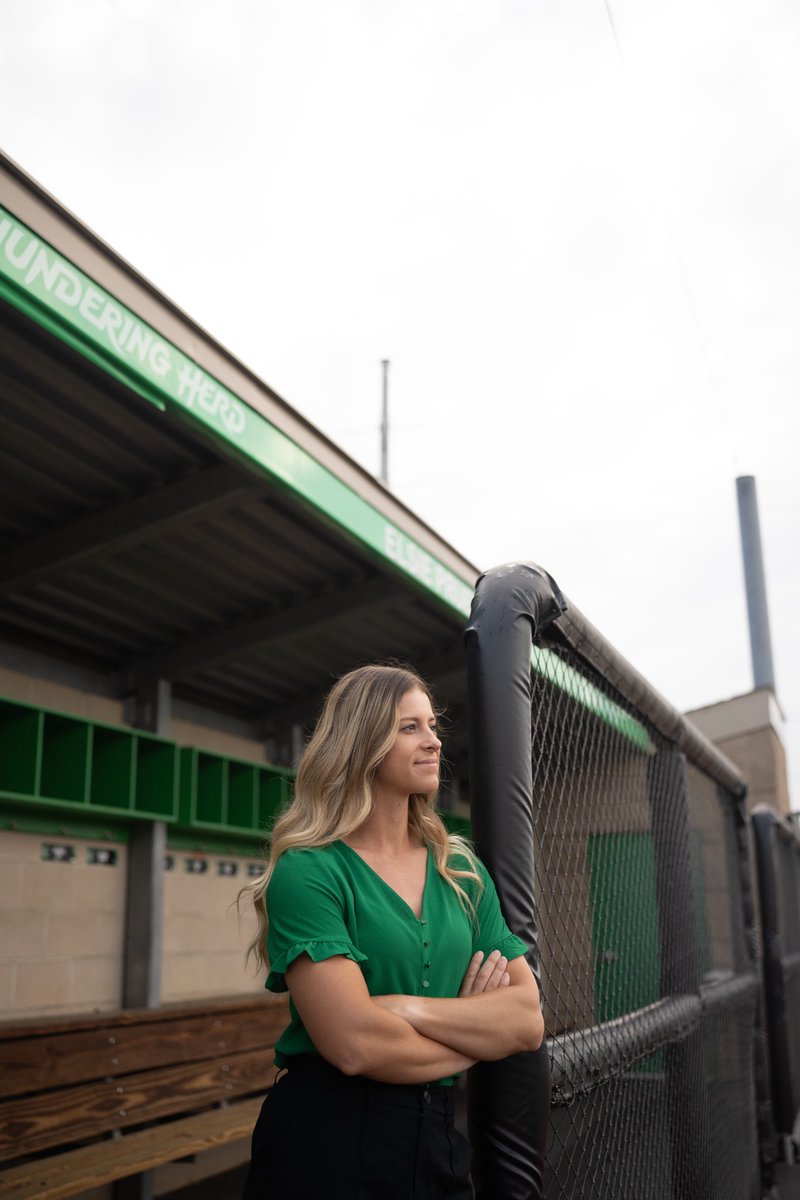 HerdSB's tweet photo. 𝑨 𝒅𝒂𝒖𝒈𝒉𝒕𝒆𝒓 𝒐𝒇 𝑴𝒂𝒓𝒔𝒉𝒂𝒍𝒍 💚

#WeAreMarshall https://t.co/9IEK4DjIiJ
