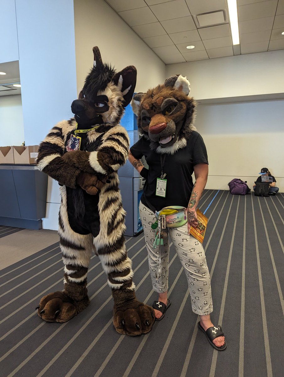 NazHellhound's tweet photo. Gotta grab pics with my stripey buddies, ofc

Please tag if you know the suiter!
#anthrocon2023 https://t.co/Hn9VjmcIqM