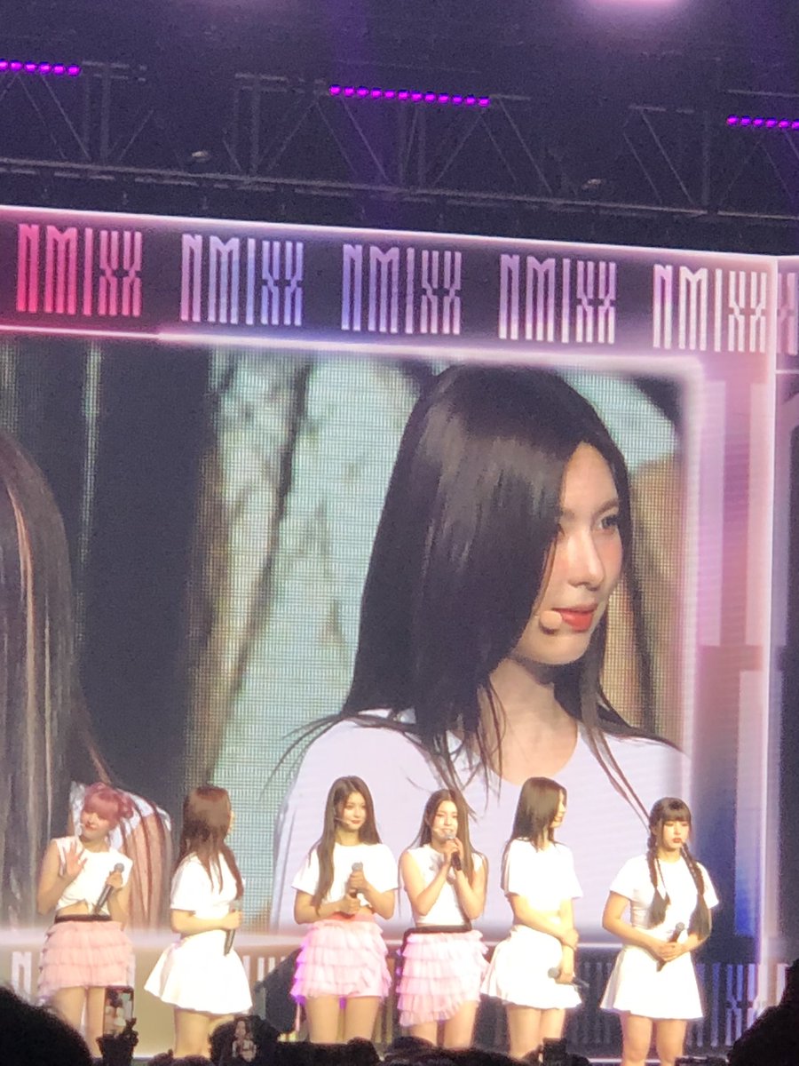 nmiques's tweet image. damn i cant believe i just saw nmixx hrs ago… 

#NMIXXinMANILA
#NMIXX_SHOWCASE_TOUR_MNL 
#NMIXX