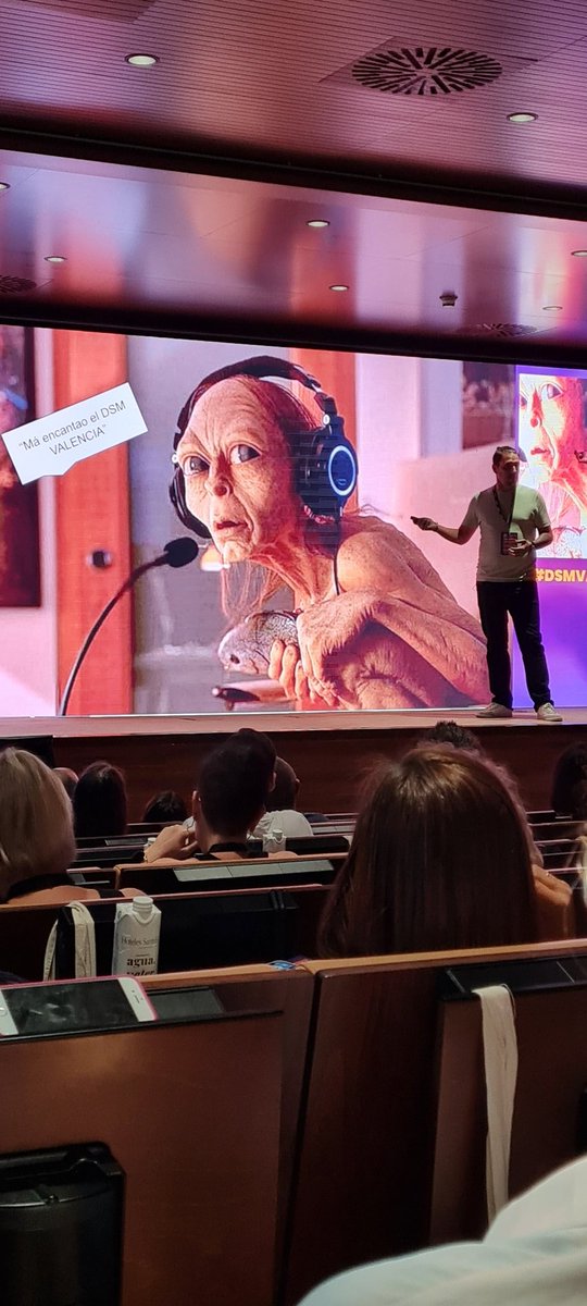 Estoy viendo la ponencia de <a href="/soyjonavelez/">Jonathan Vélez</a> en el #DSMValencia porque yo no soy Gollum!!!