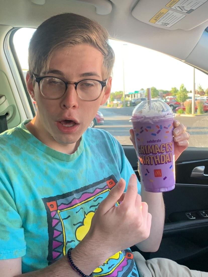 schraiden's tweet image. I grimaced everywhere #mcdonalds #GrimacesBirthday #GrimaceShake