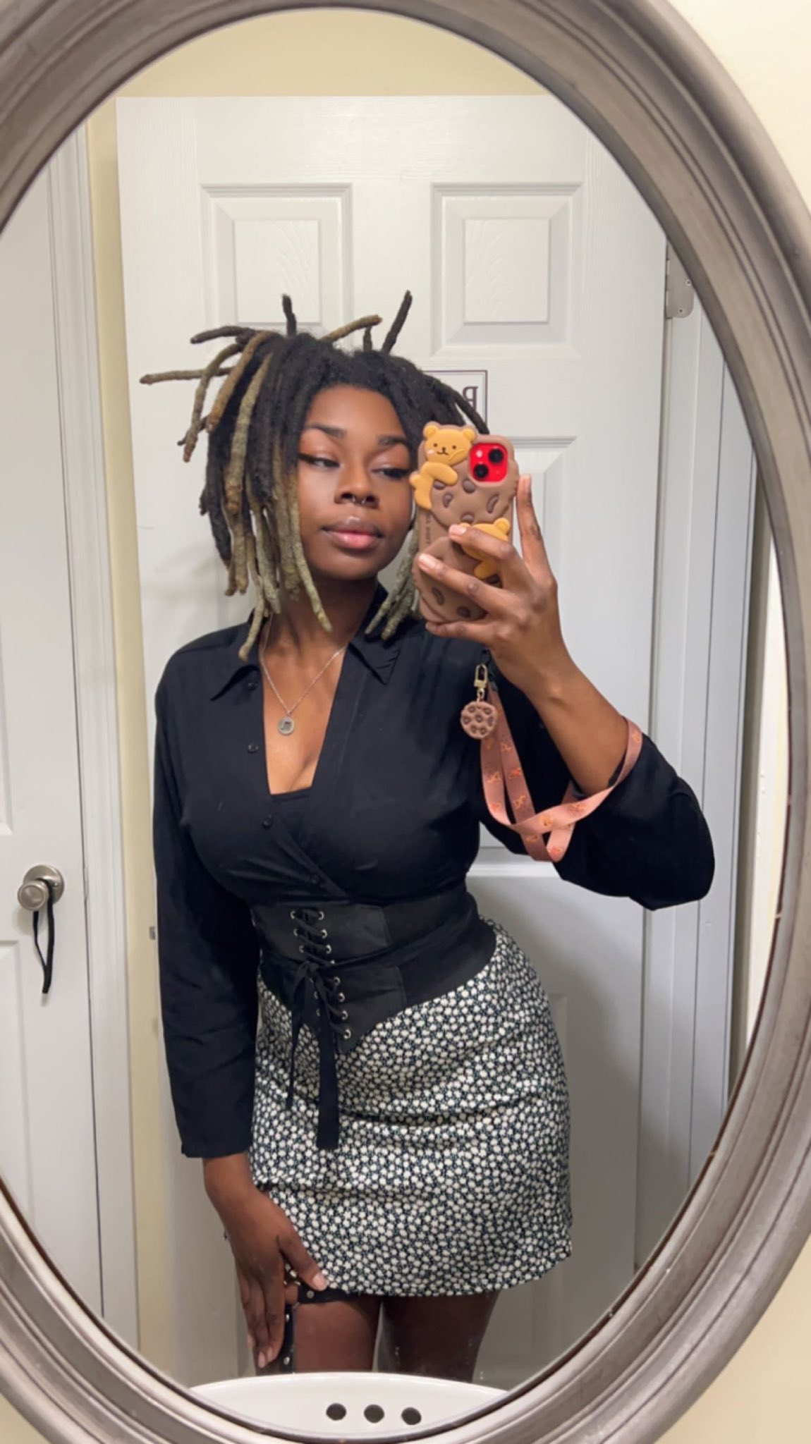 ᴛʜᴇ ᴠᴇsᴘᴀ ᴡᴏᴍᴀɴ on Twitter "Figured out how to style this daisy skirt