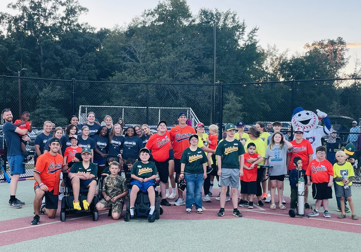 No better experience than spending time with the awesome kids from @miracleleague12 !! Their mission is super inspiring and has had a huge impact on the community! Please visit their website at miracleleague.com Thanks to Tiger Impact @tigerimpactnil for making this happen