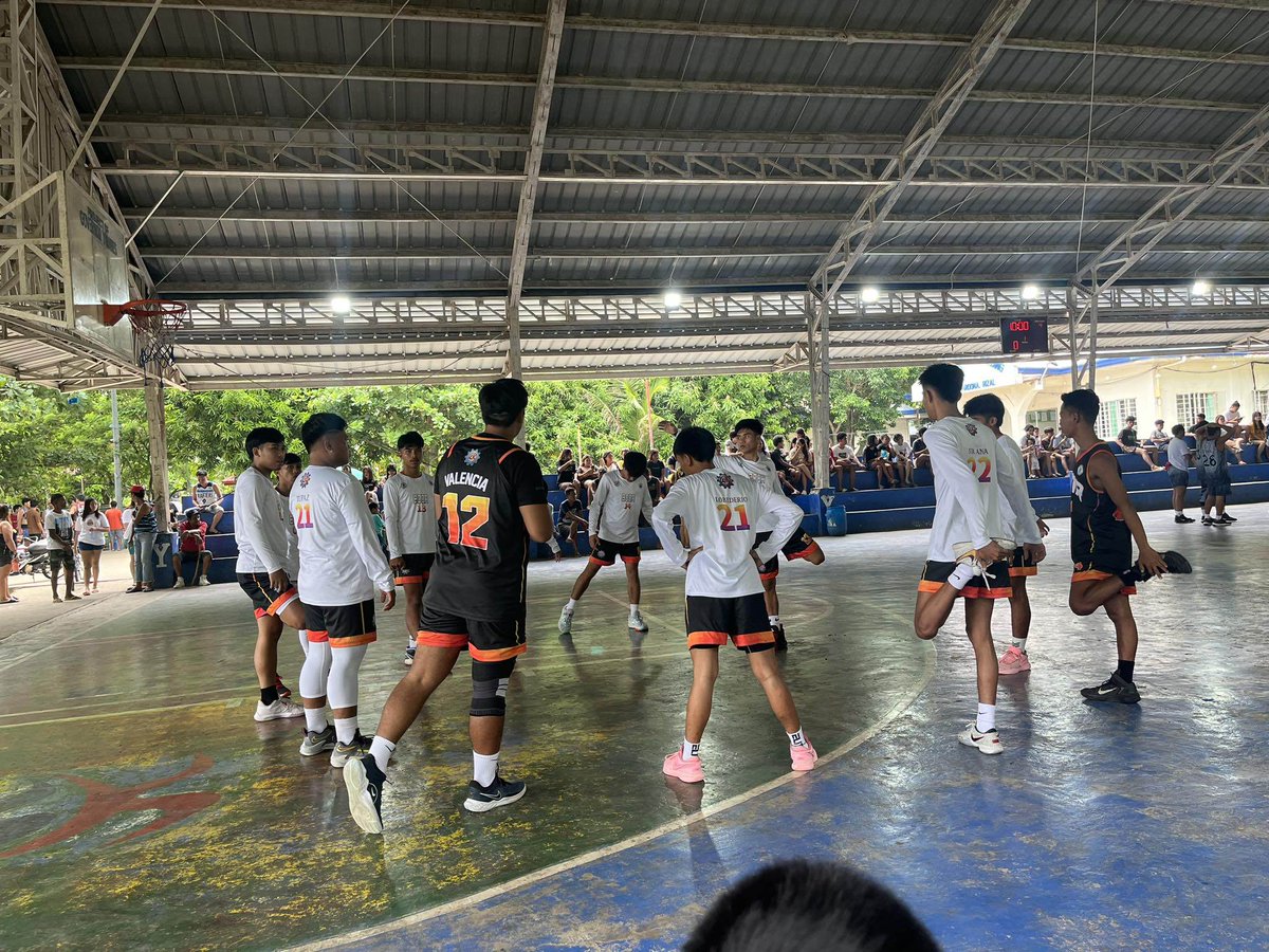 klnvllamar_'s tweet photo. Gl mamaya mga idol🙌🧡 https://t.co/Fjt4Pfl1BU